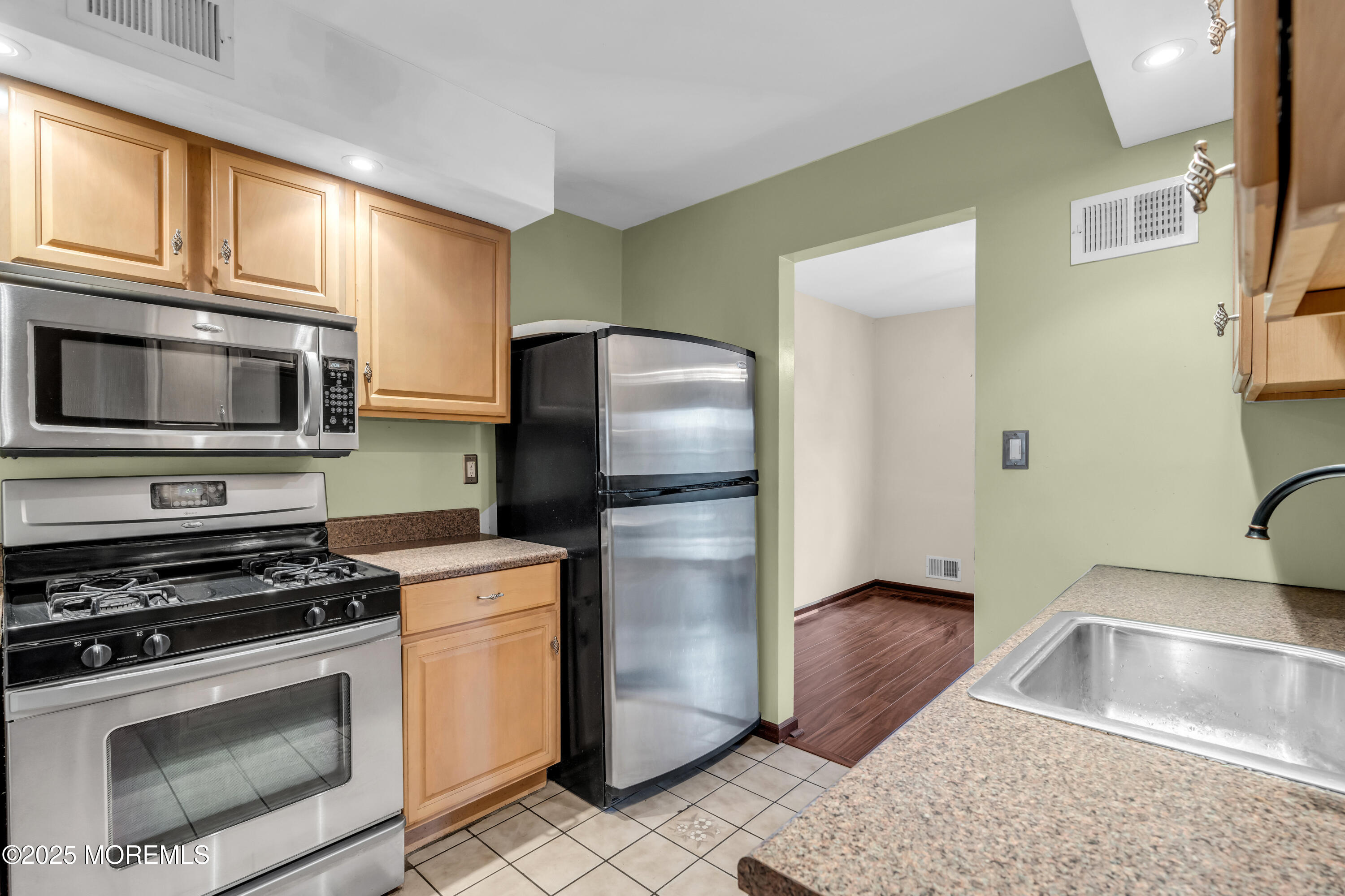 6 Canary Circle #1000, Howell, New Jersey image 9