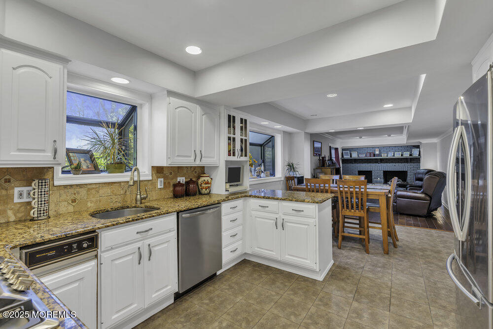 28 Pheasant Drive, Marlboro, New Jersey image 9