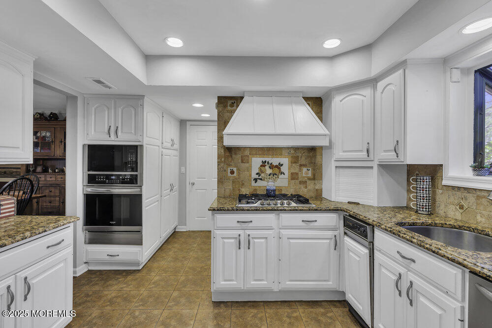 28 Pheasant Drive, Marlboro, New Jersey image 10