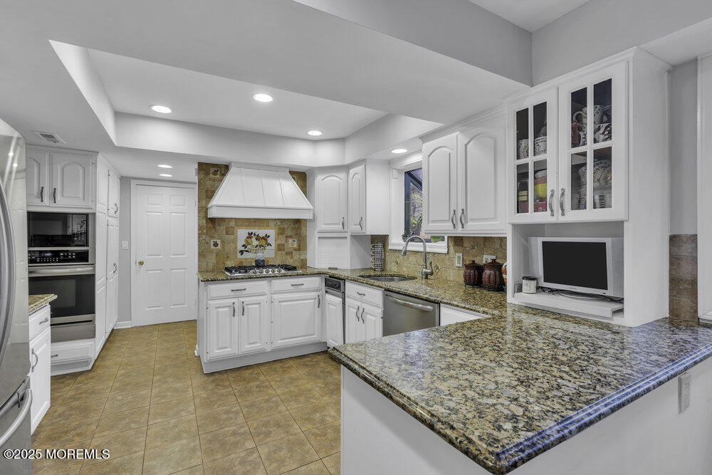 28 Pheasant Drive, Marlboro, New Jersey image 12