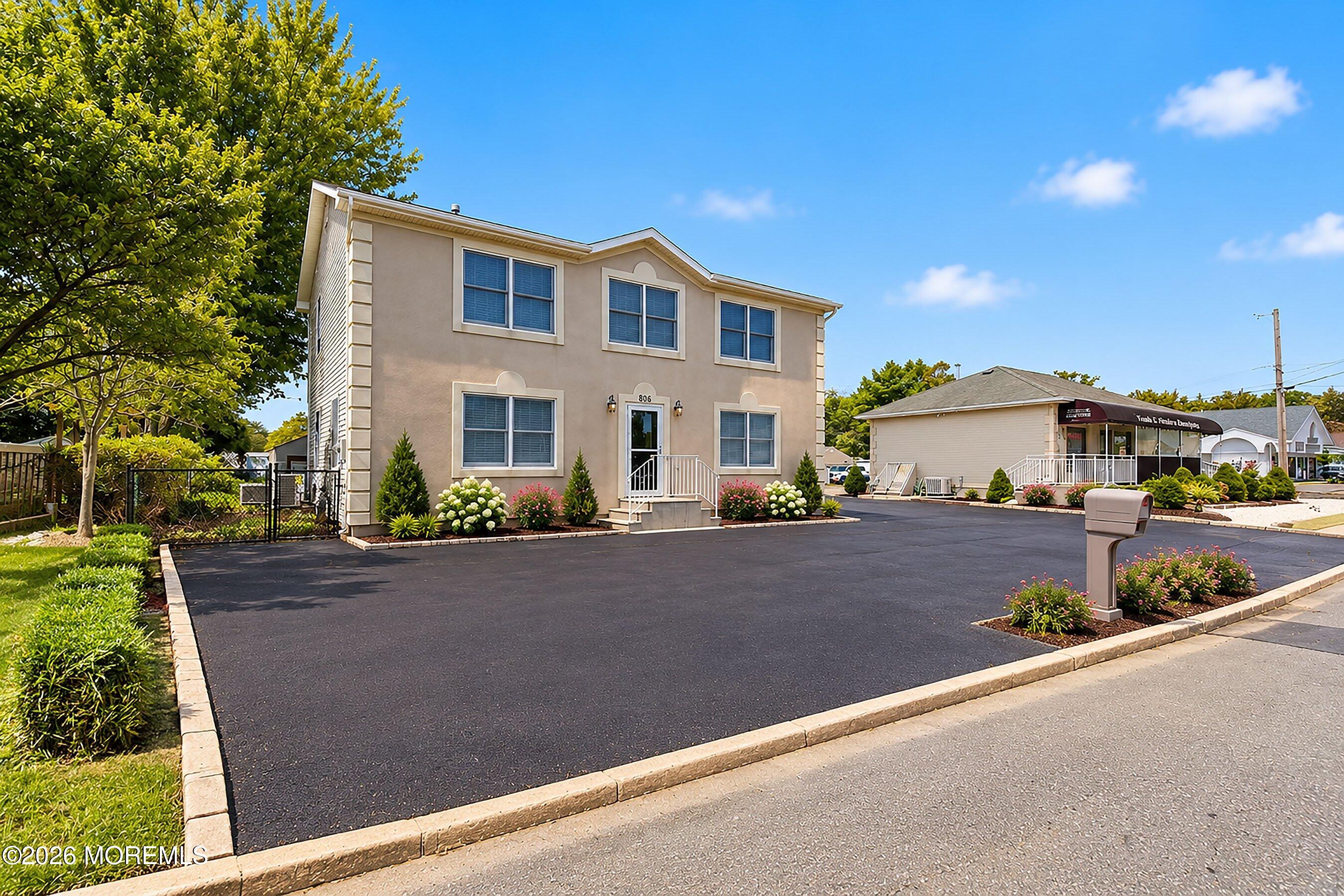 806 Fischer Boulevard