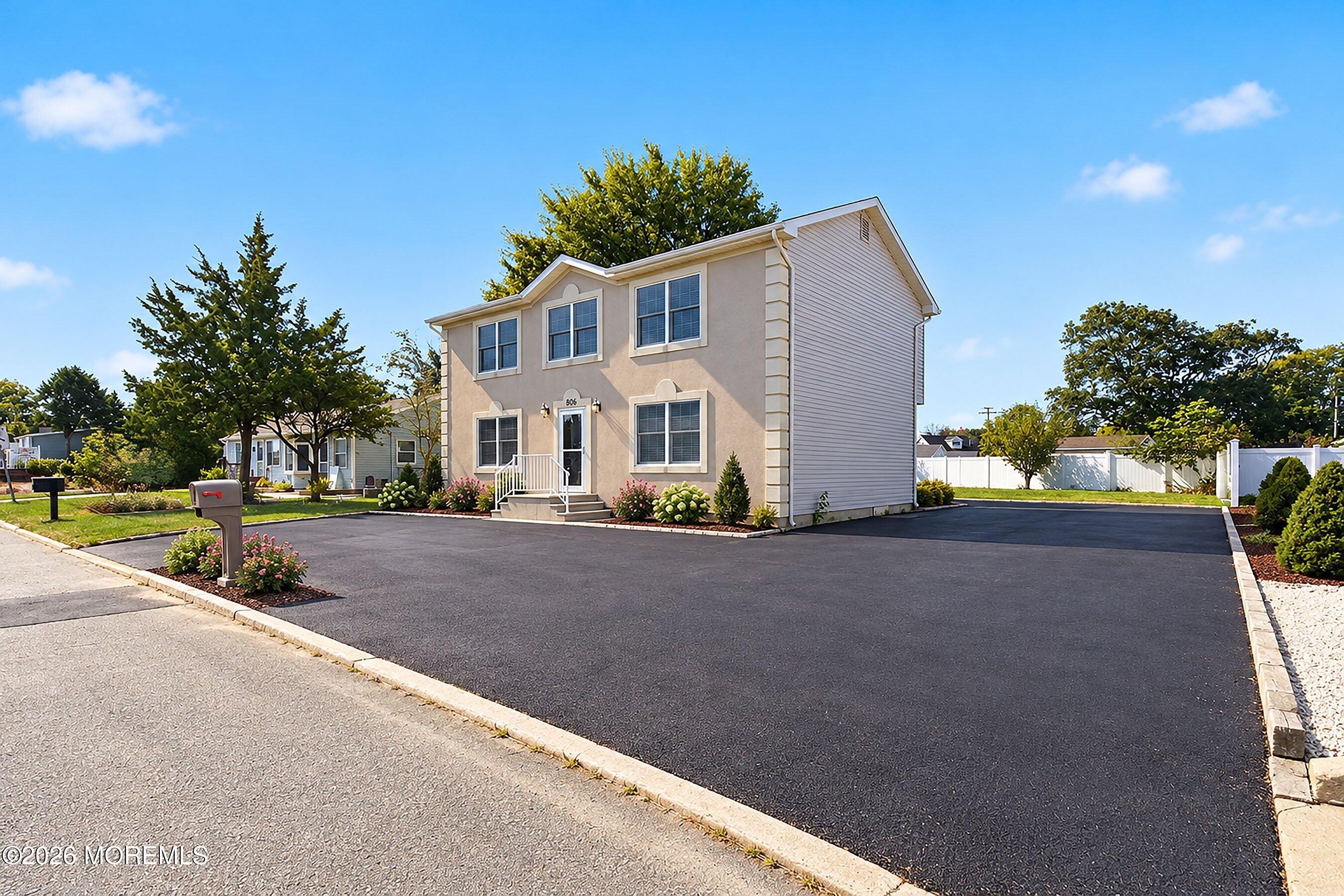 806 Fischer Boulevard