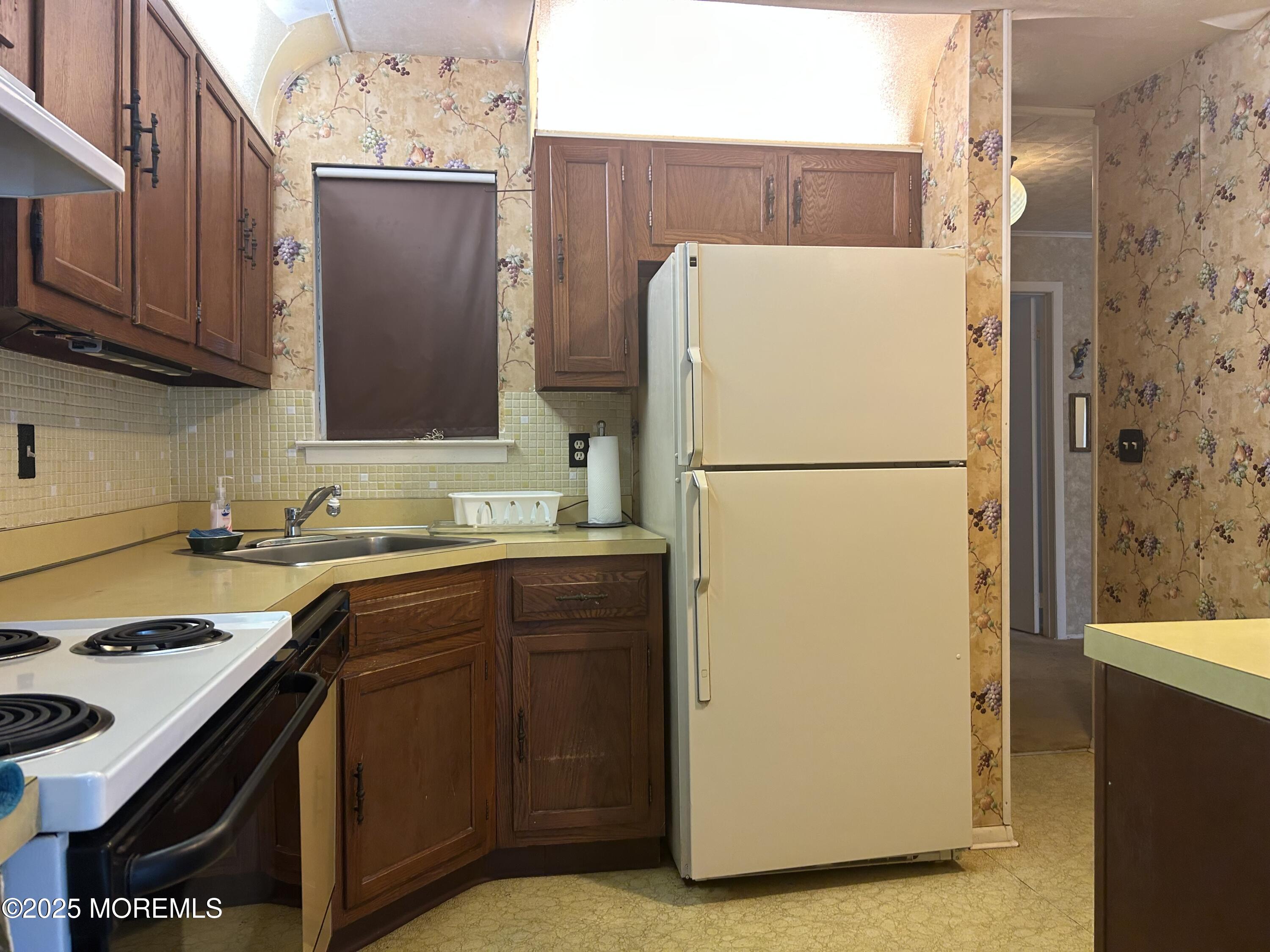 32 Claremont Court, Red Bank, New Jersey image 3