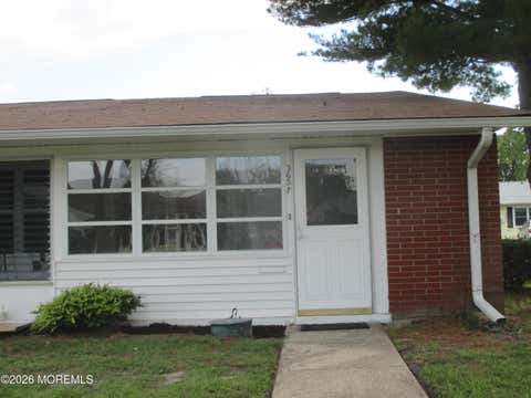 Homes For Rent - 365F Chesterfield Court<br/> Ocean County, Lakewood, NJ 08701