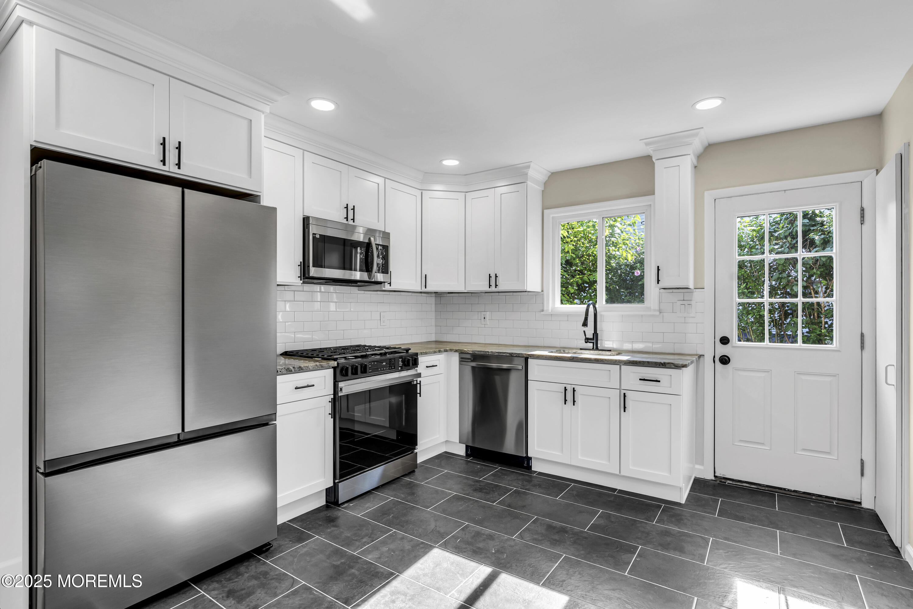 16 Cresci Boulevard