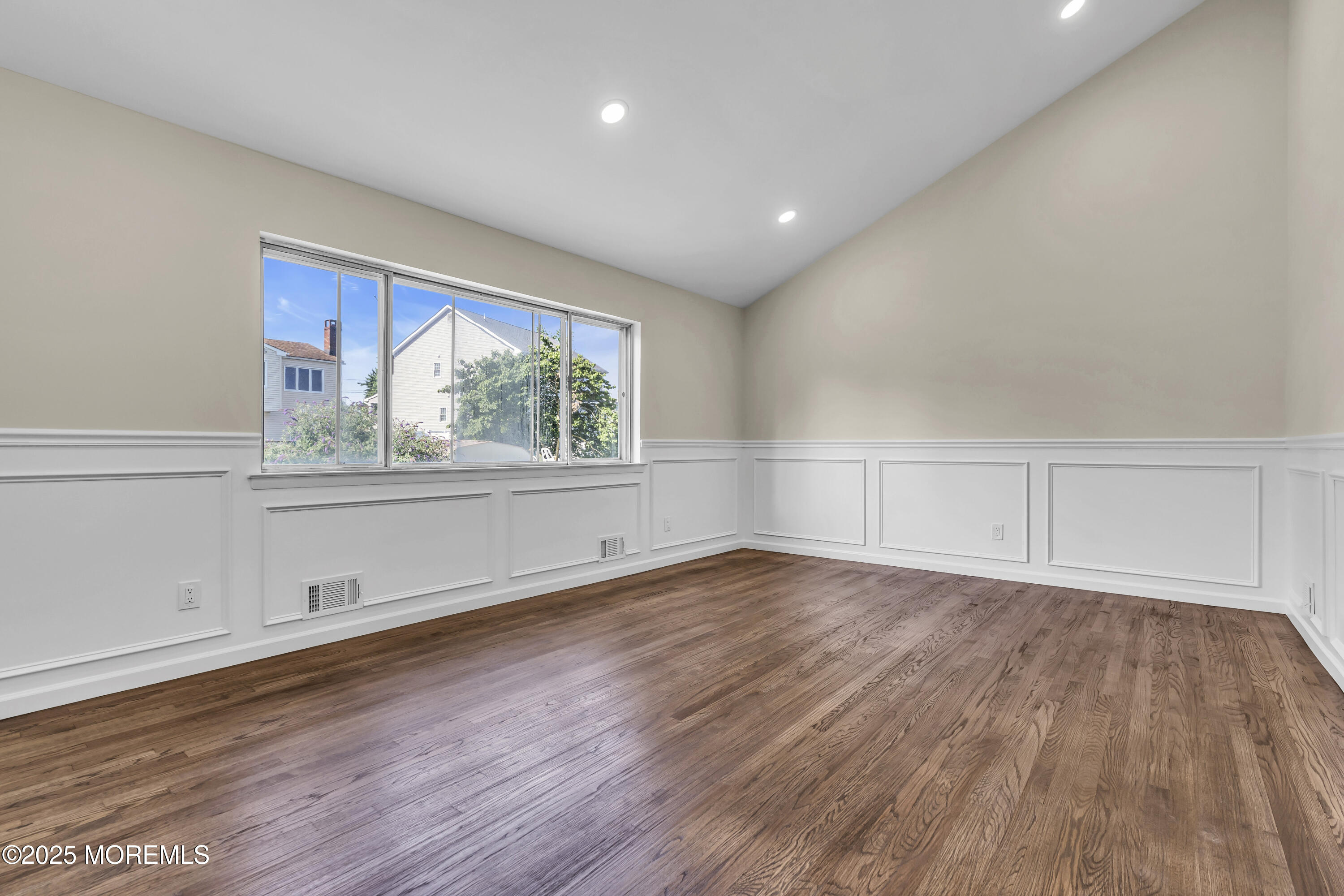 16 Cresci Boulevard