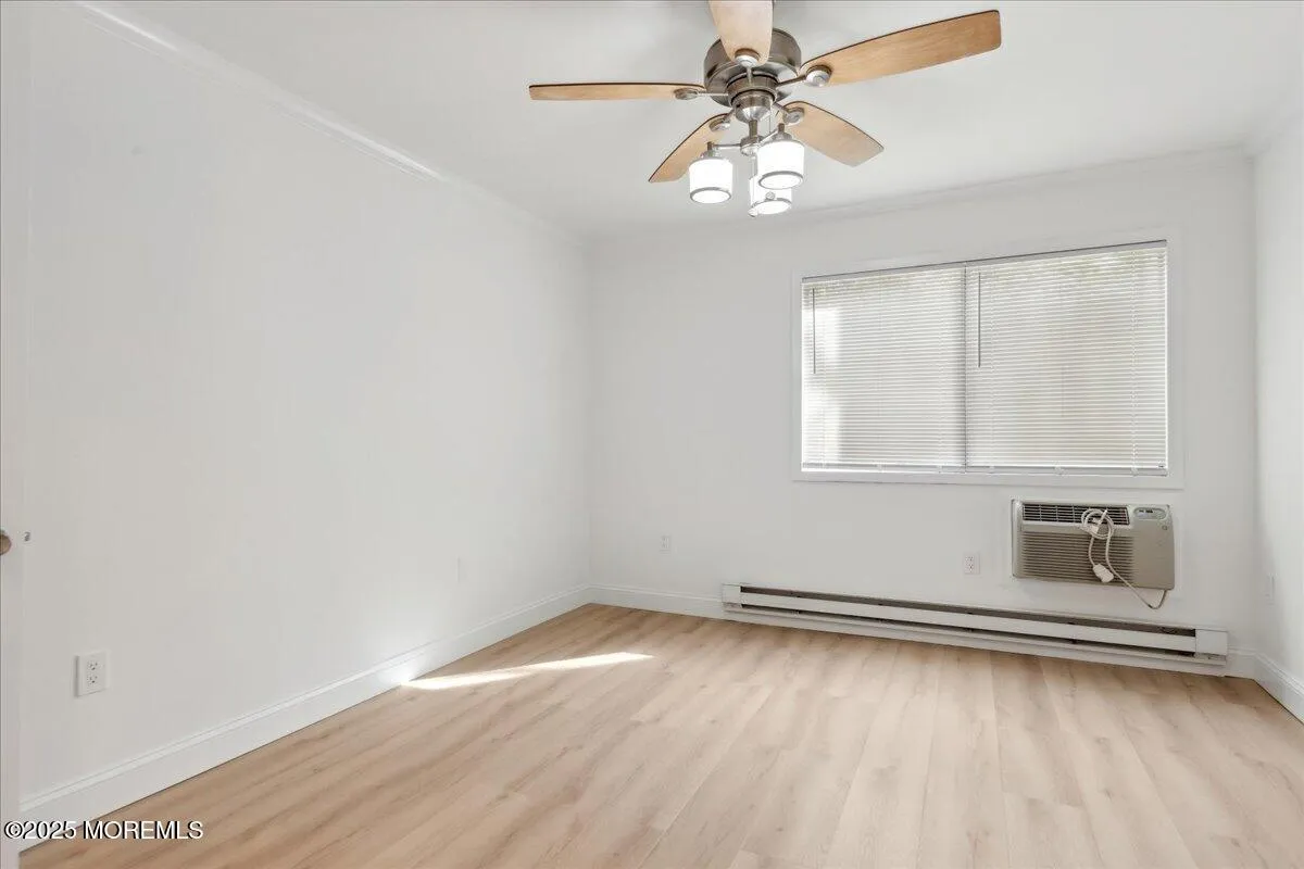 Manalapan, New Jersey 07726, United States, 1 Bedroom Bedrooms, ,1 BathroomBathrooms,Residential,Active,121254