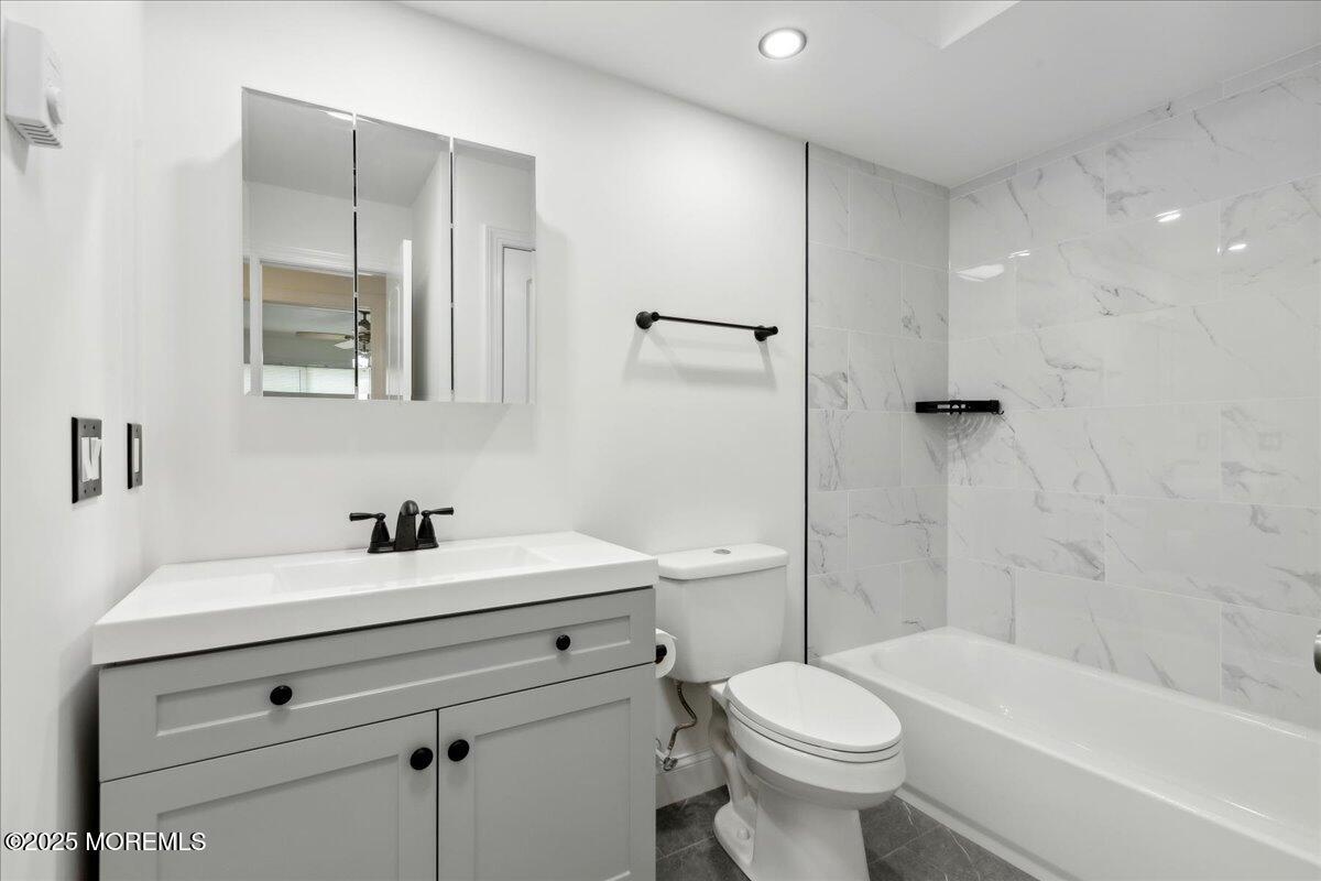 87 Arrowood Road #D, Manalapan, New Jersey image 4