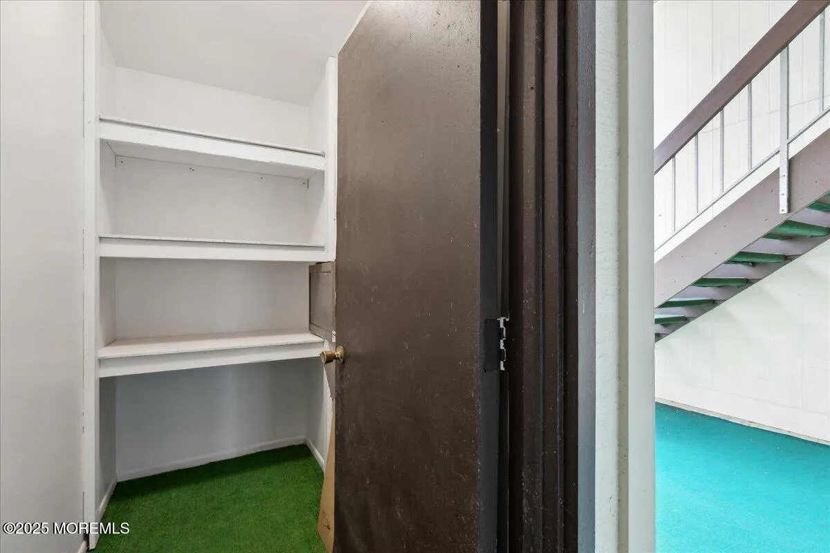 Manalapan, New Jersey 07726, United States, 1 Bedroom Bedrooms, ,1 BathroomBathrooms,Residential,Active,121254