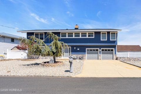 Photo of 530 Bayview Drive, Toms River, NJ 08753 (MLS # 22609842)