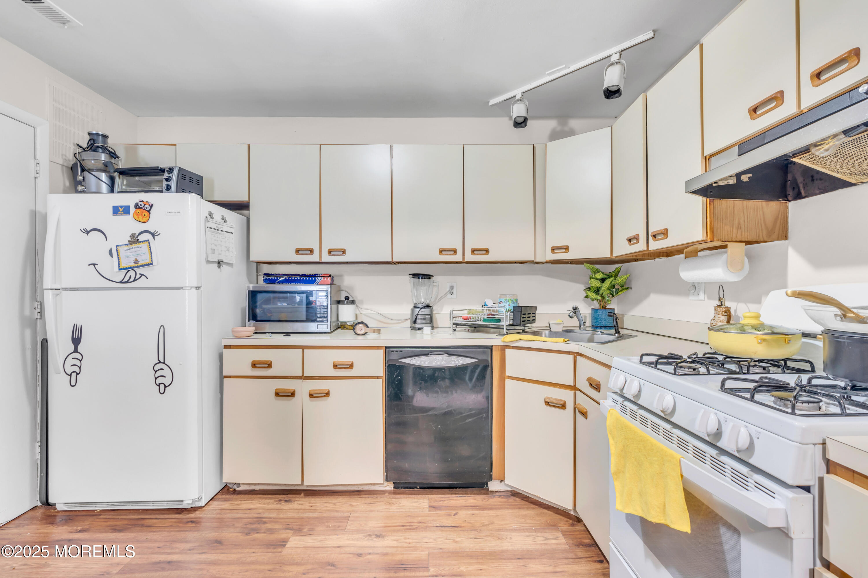 716 Zlotkin Circle #1, Freehold, New Jersey image 7