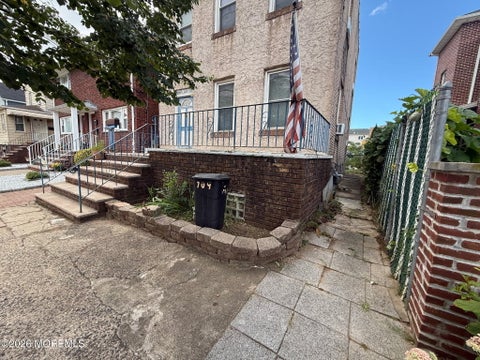Homes For Sale - 709 Stuyvesant Avenue<br/> Lyndhurst, NJ 07071