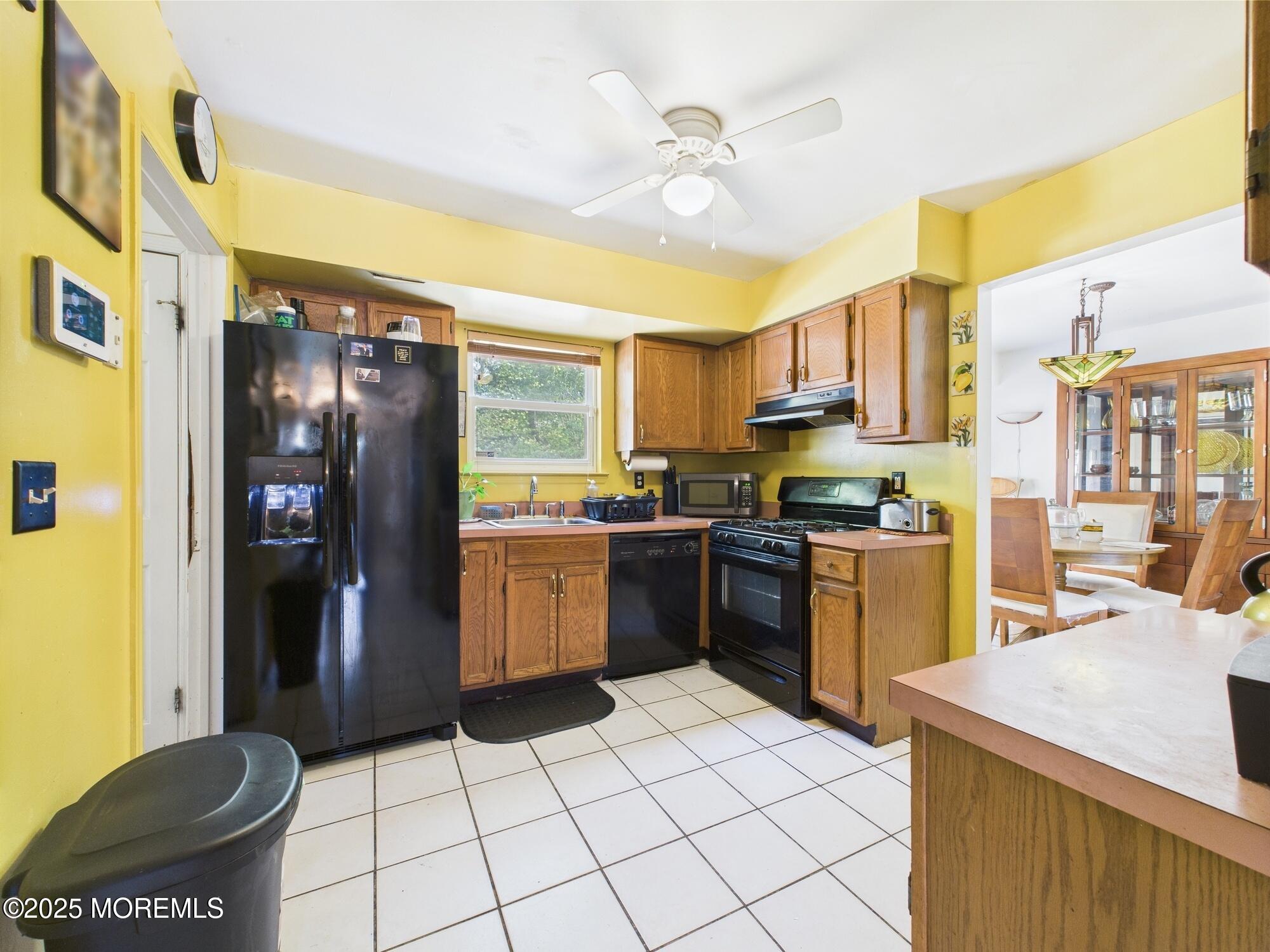 74 Mystic Court, Cliffwood, New Jersey image 4