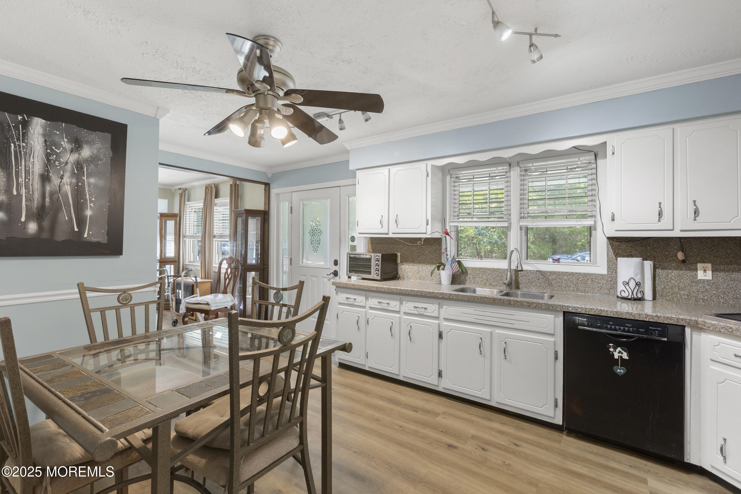 742 W Commodore Boulevard