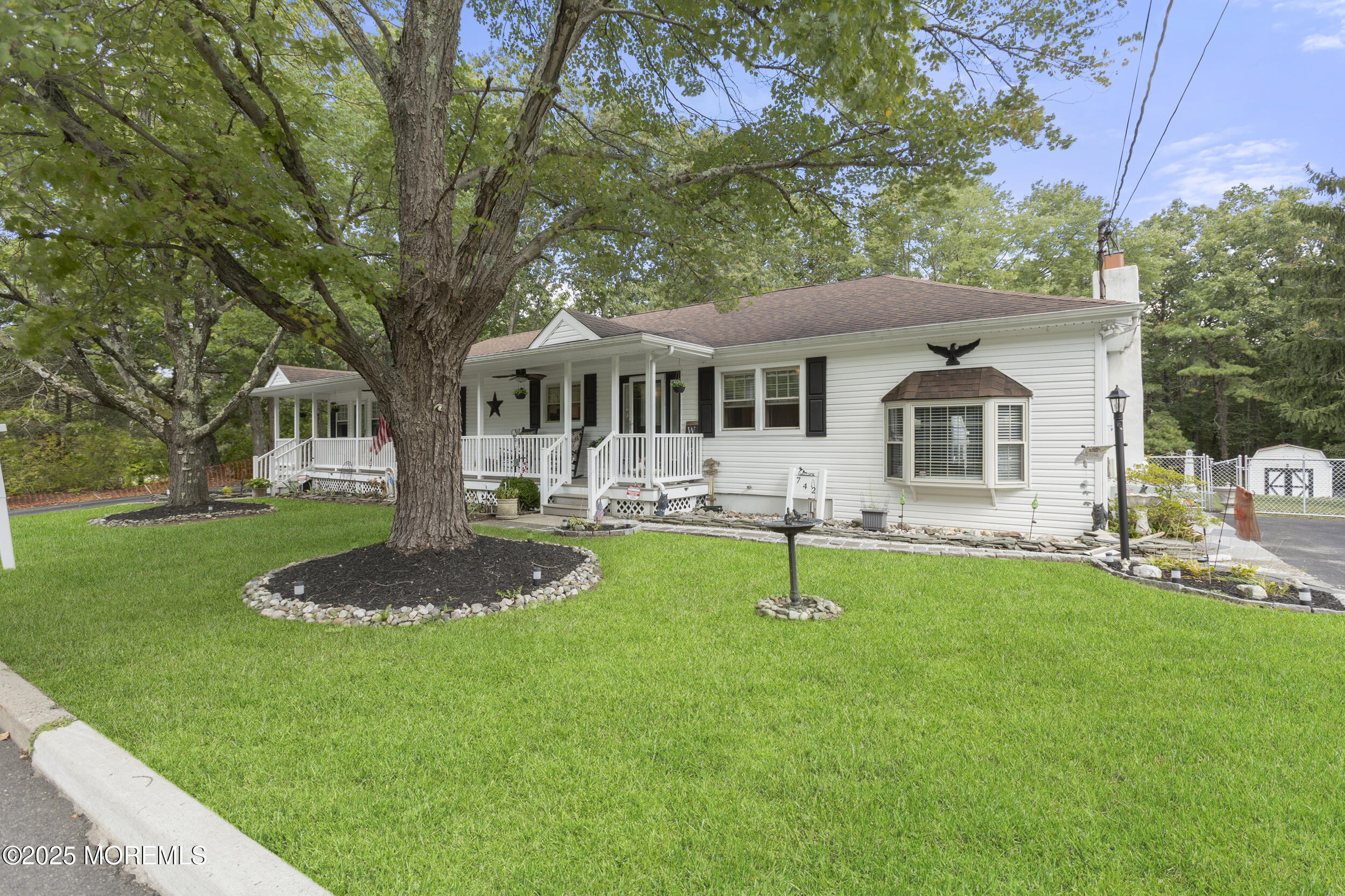 742 W Commodore Boulevard