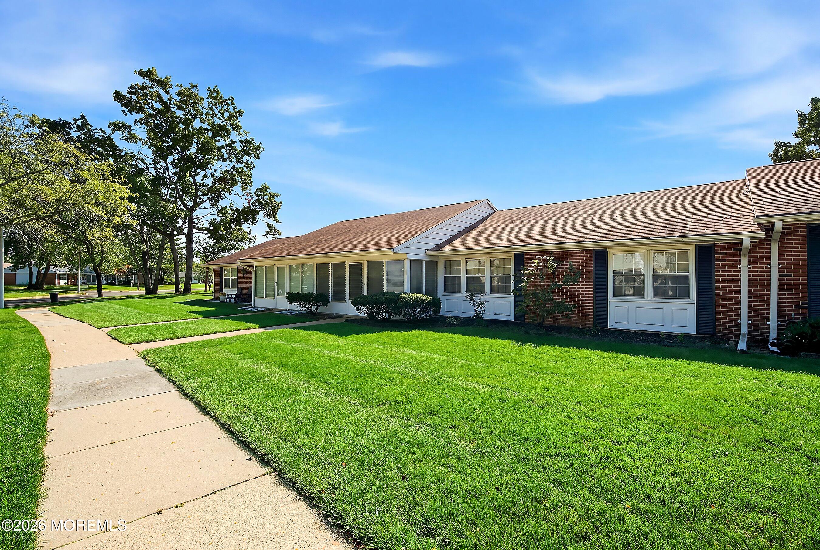 1005B Aberdeen Drive 100b