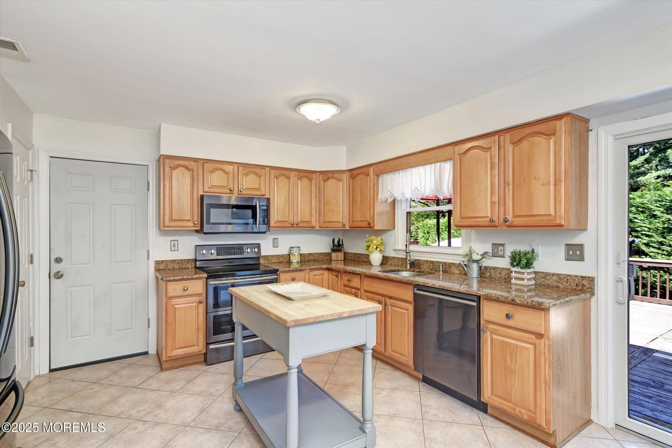58 Rockwell Circle, Marlboro, New Jersey image 14