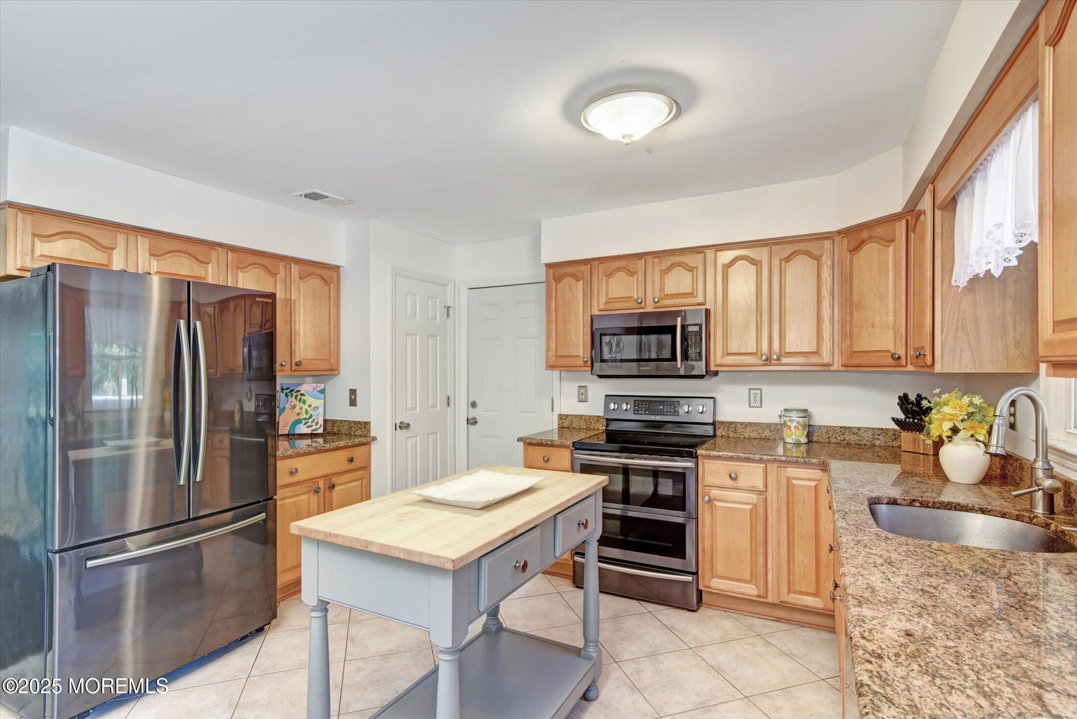 58 Rockwell Circle, Marlboro, New Jersey image 13