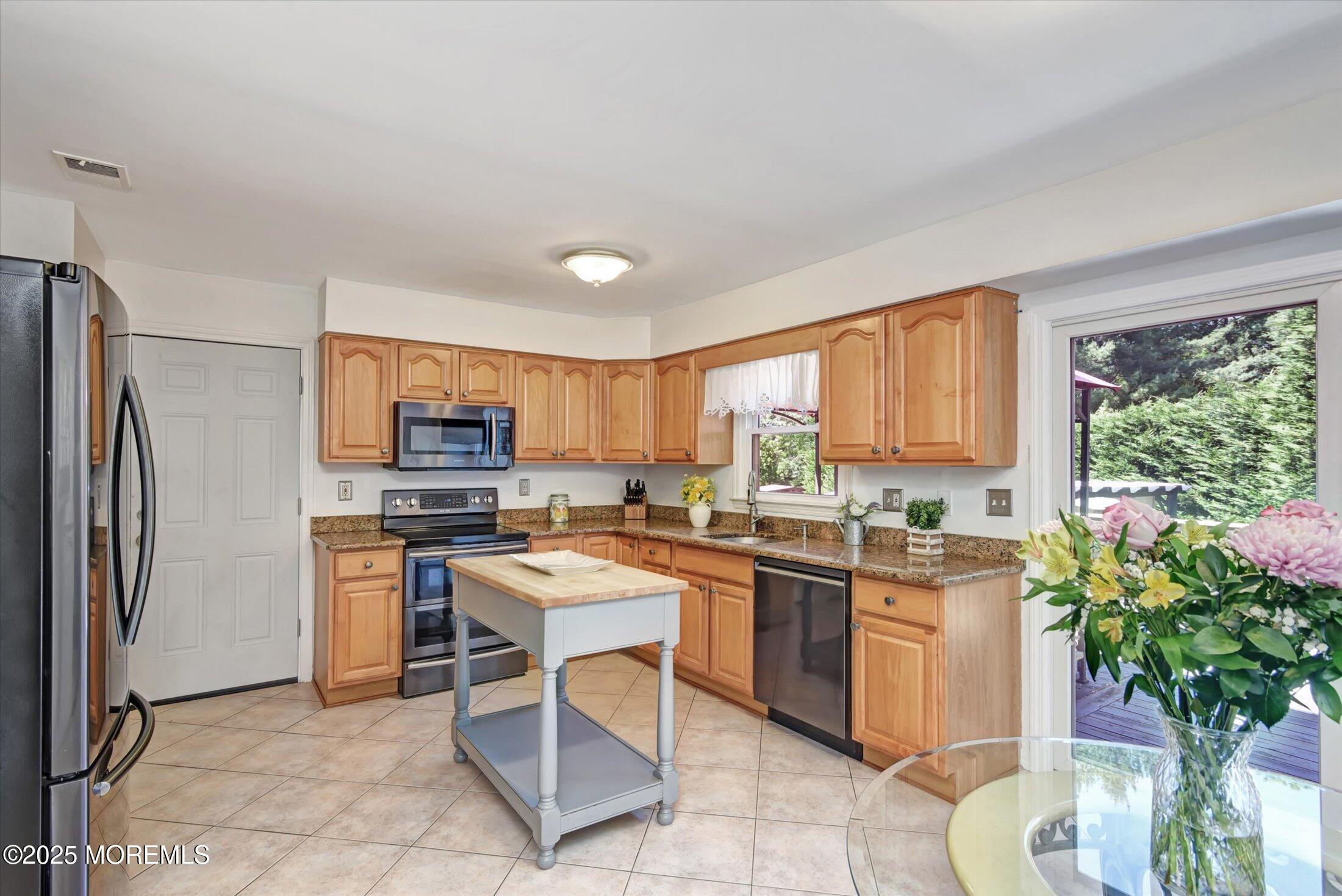 58 Rockwell Circle, Marlboro, New Jersey image 15