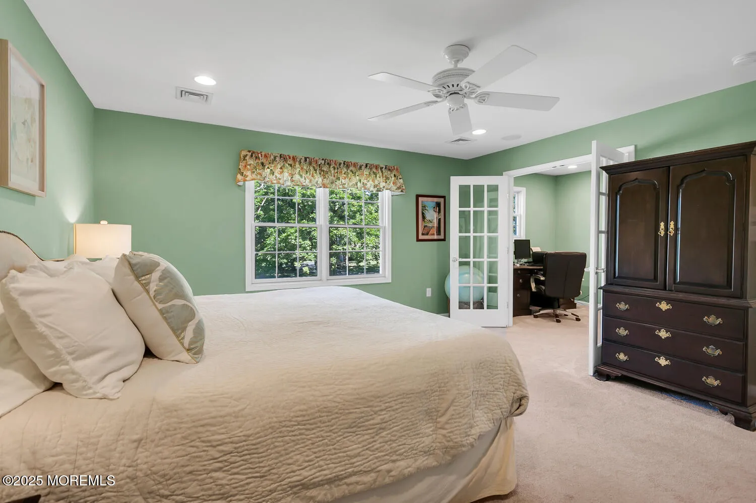 Middletown, New Jersey 07748, United States, 4 Bedrooms Bedrooms, ,4 BathroomsBathrooms,Residential,Pending,203700