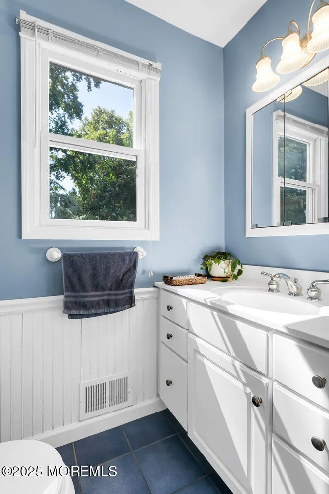 Middletown, New Jersey 07748, United States, 4 Bedrooms Bedrooms, ,4 BathroomsBathrooms,Residential,Pending,203700