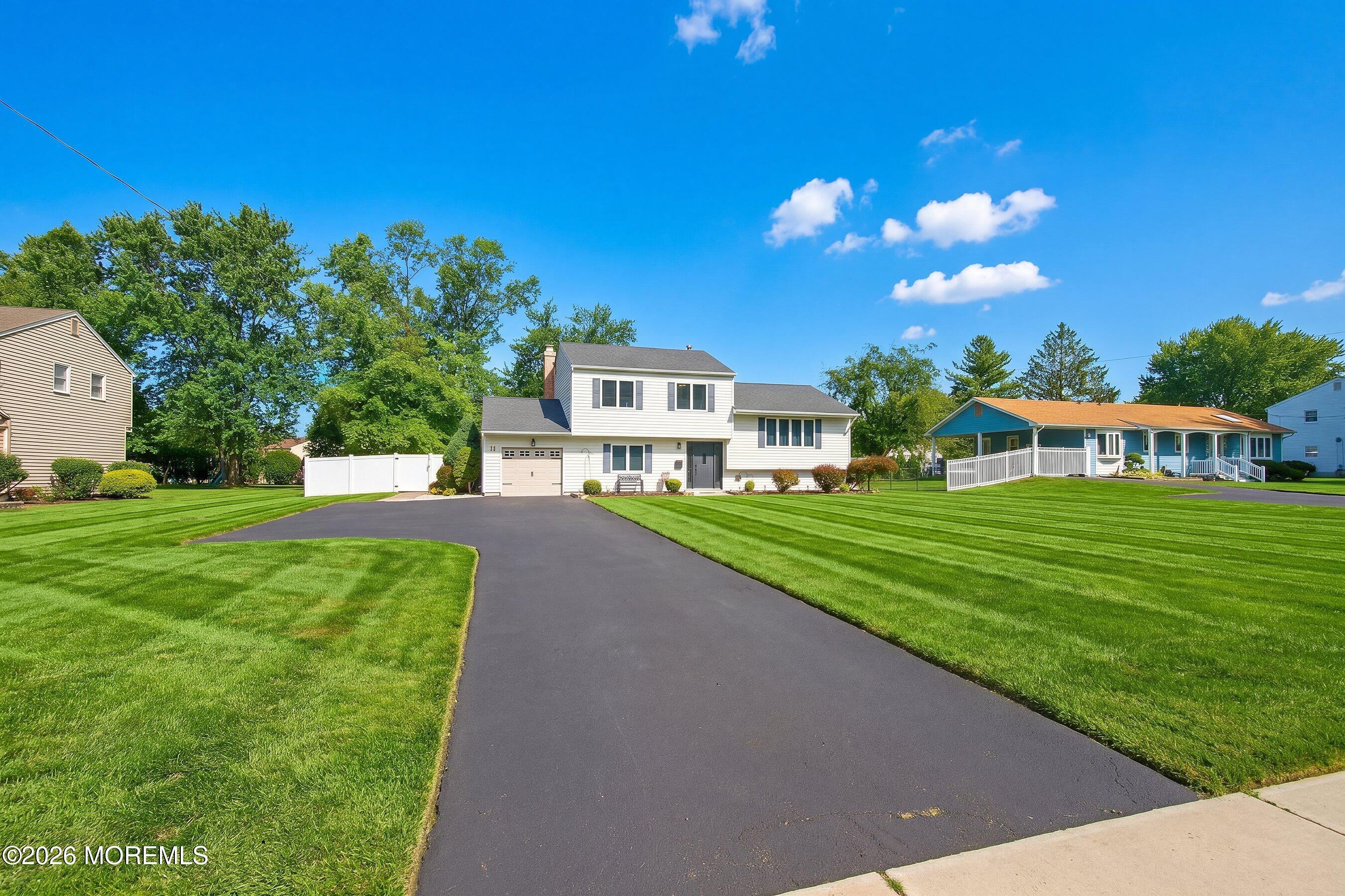 11 Stratford Drive