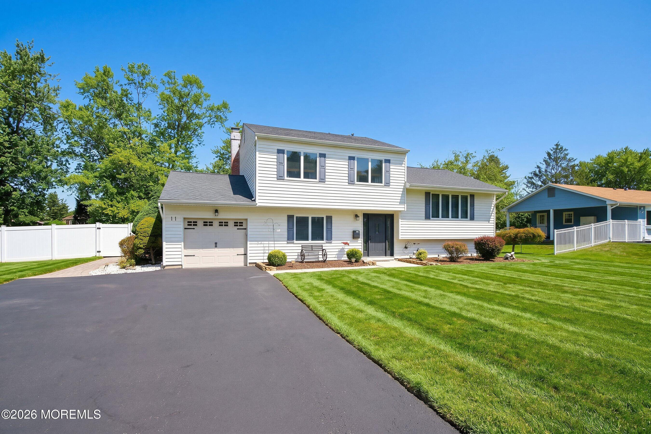 11 Stratford Drive