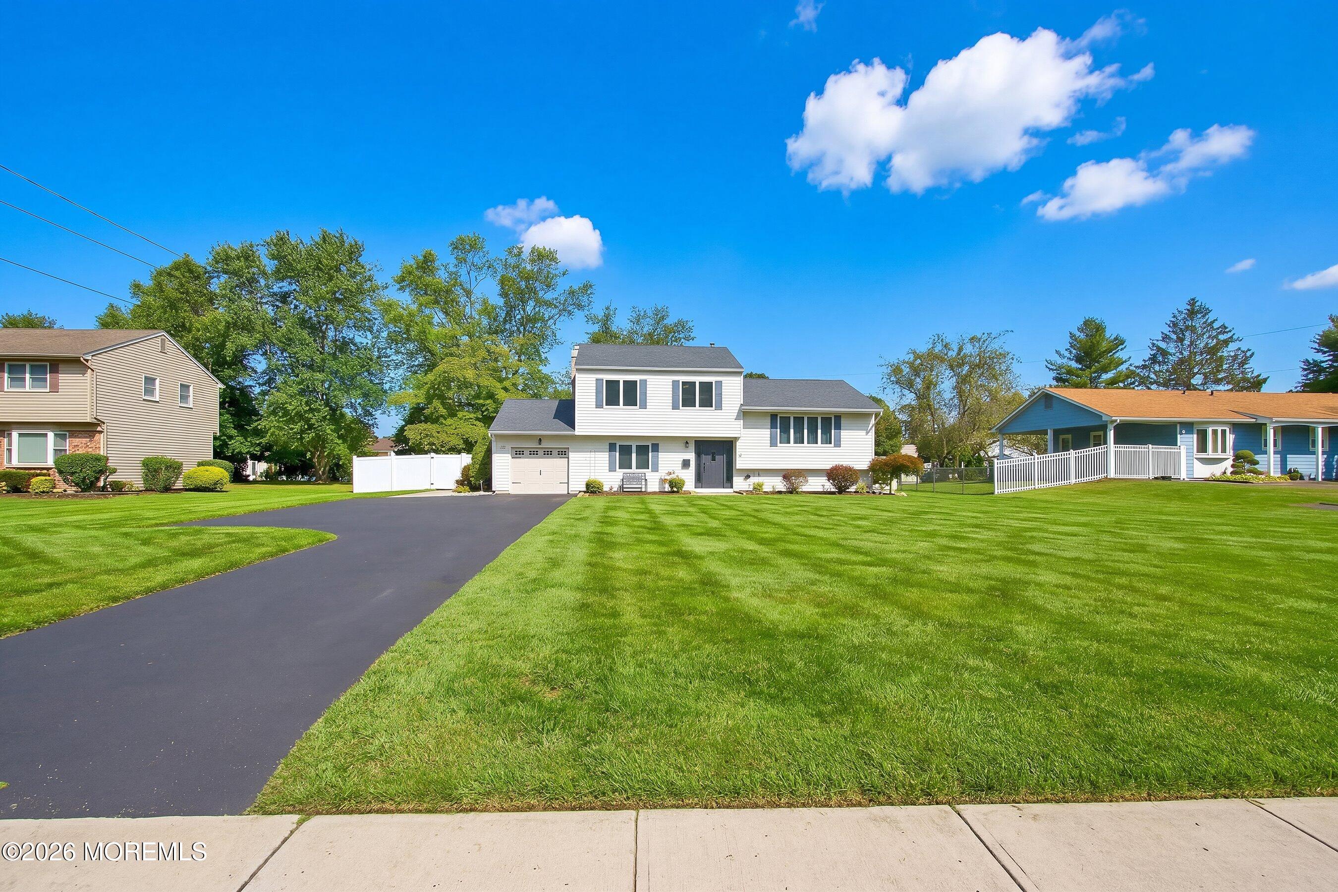 11 Stratford Drive