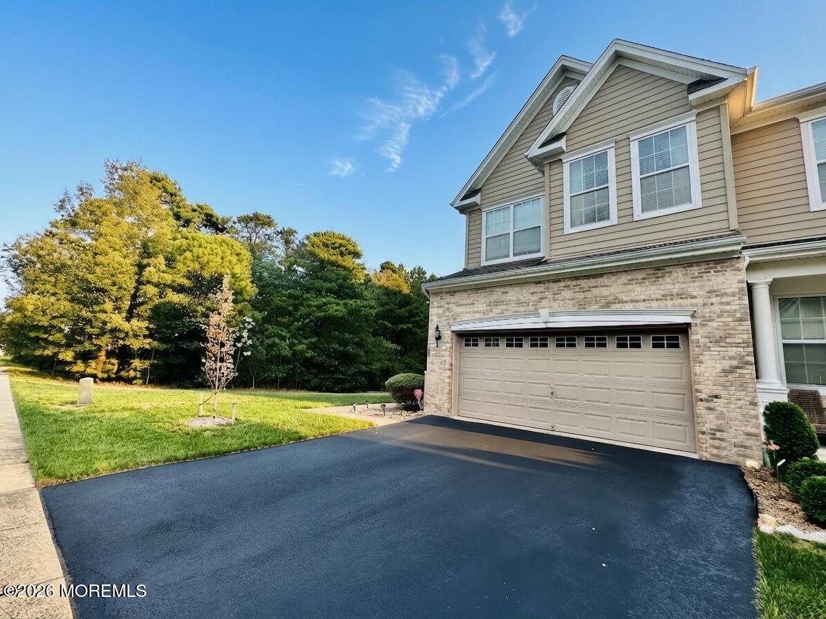 281 Hawthorne Lane