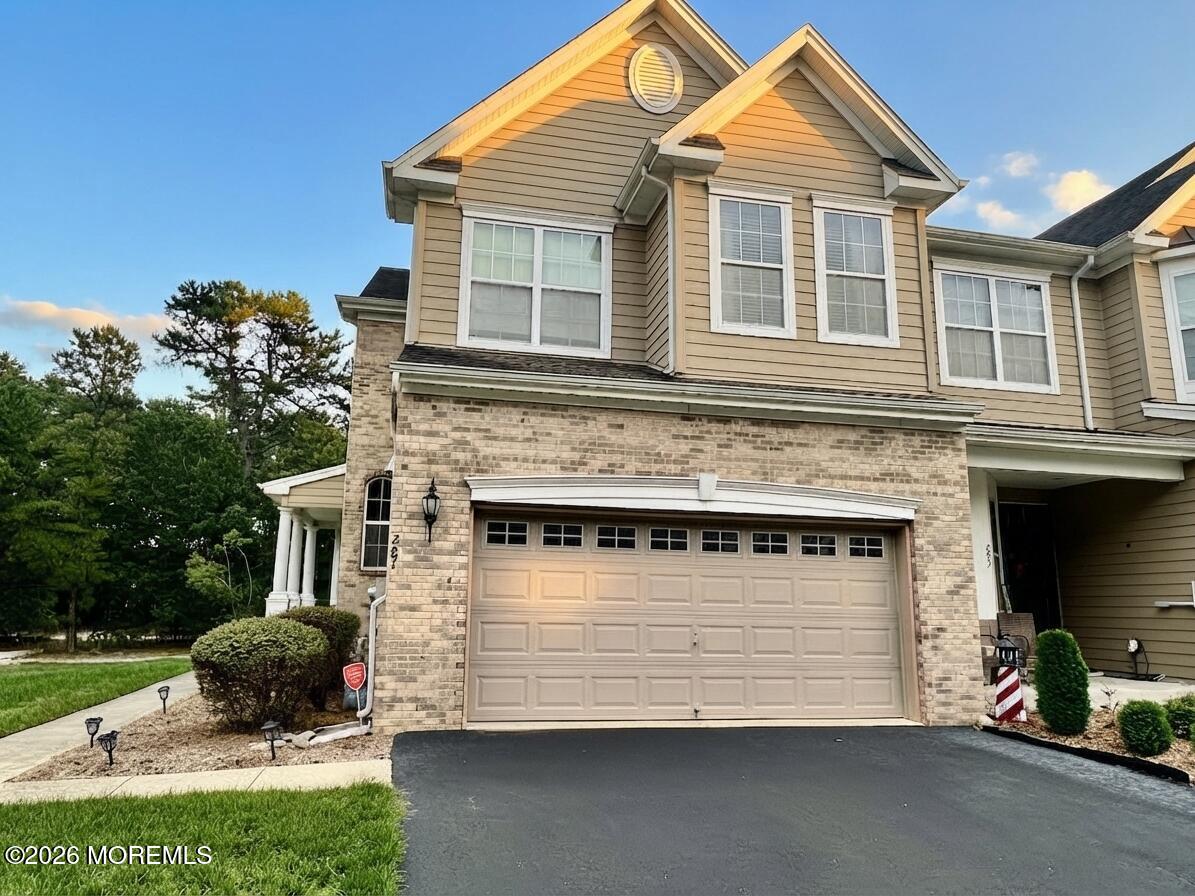 281 Hawthorne Lane