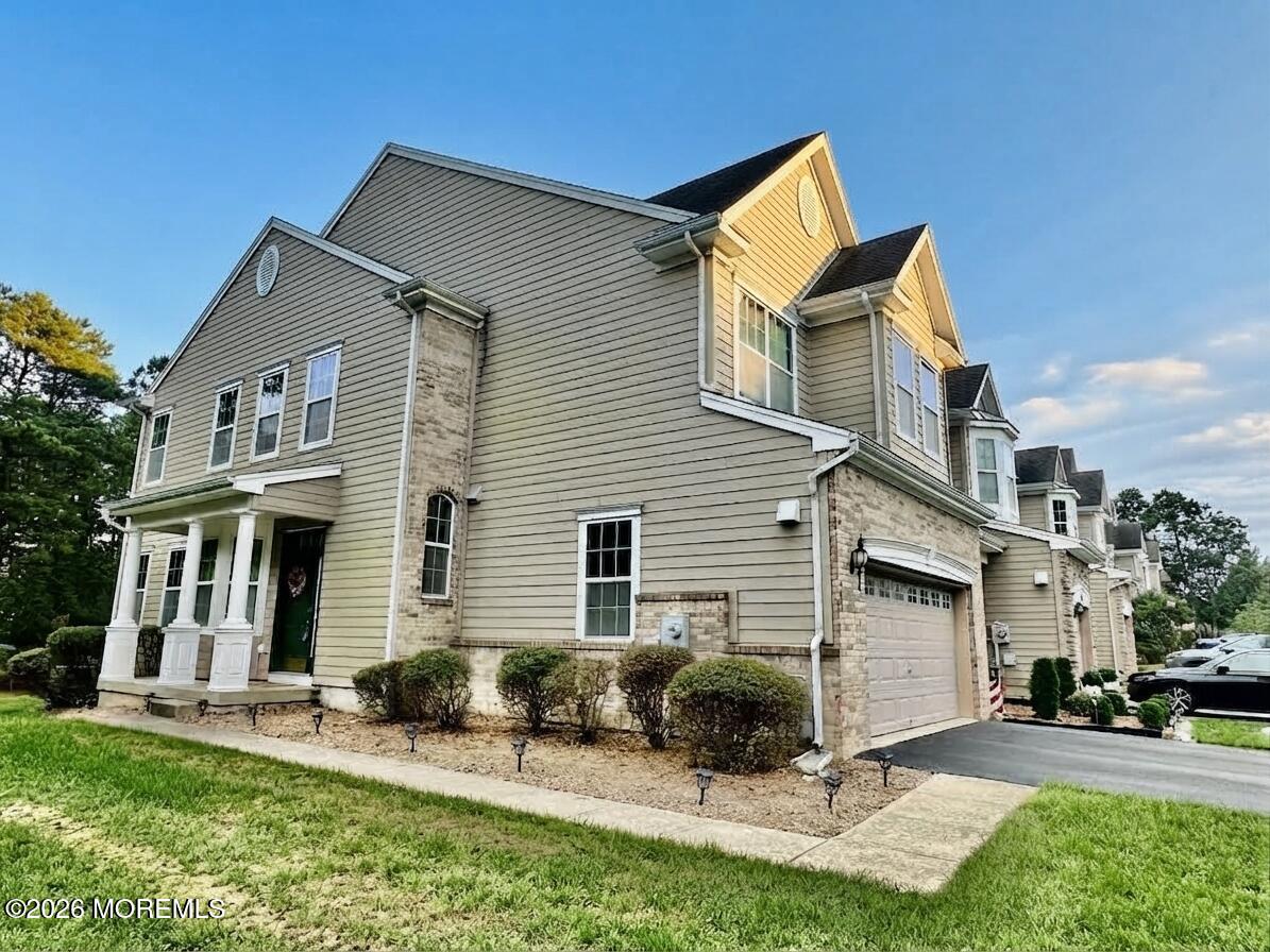 281 Hawthorne Lane