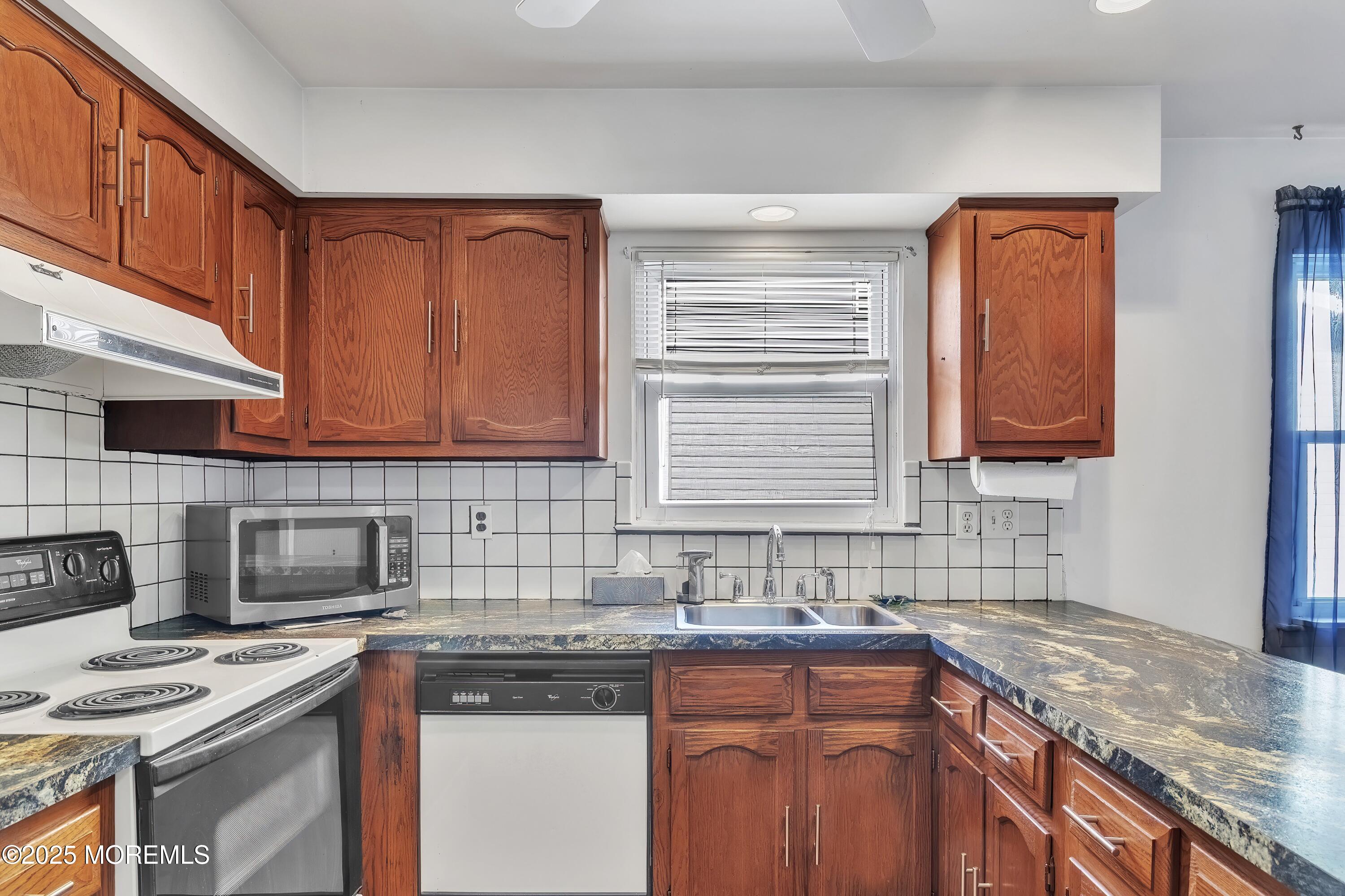 15 Courtshire Drive, Brick, New Jersey image 41