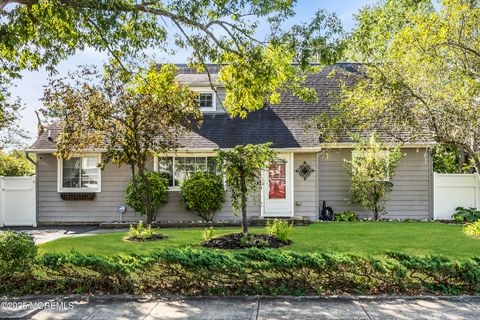 Photo of 606 Poplar Street, Lakehurst, NJ 08733 (MLS # 22530727)