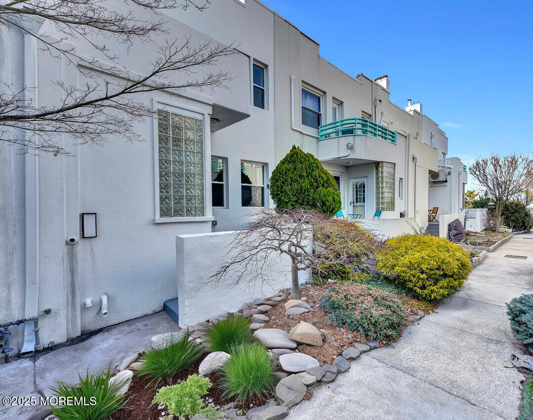 7 Deal Lake Court, Asbury Park, New Jersey image 2