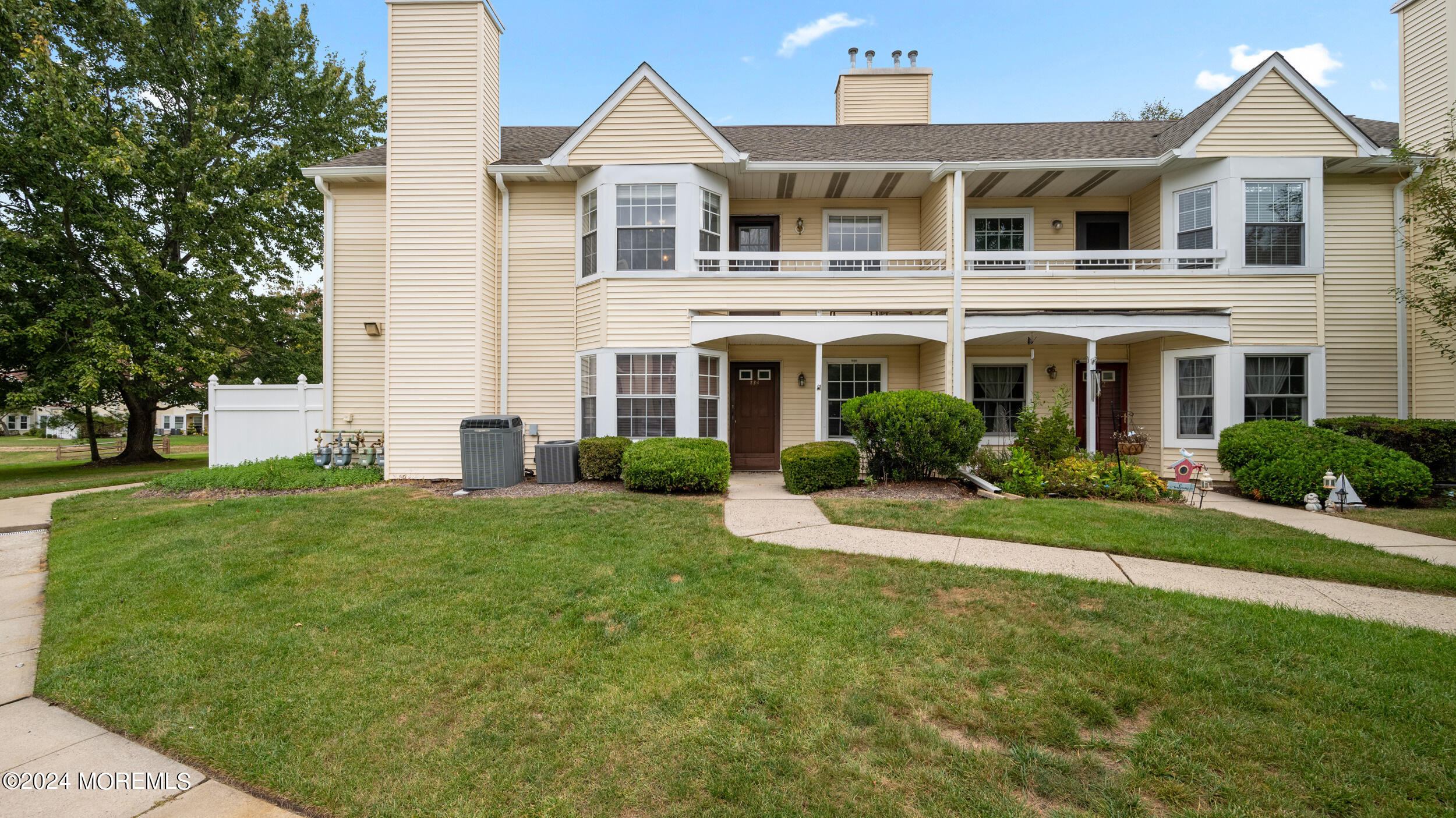 228 Mill Run Court, Hightstown, New Jersey image 4