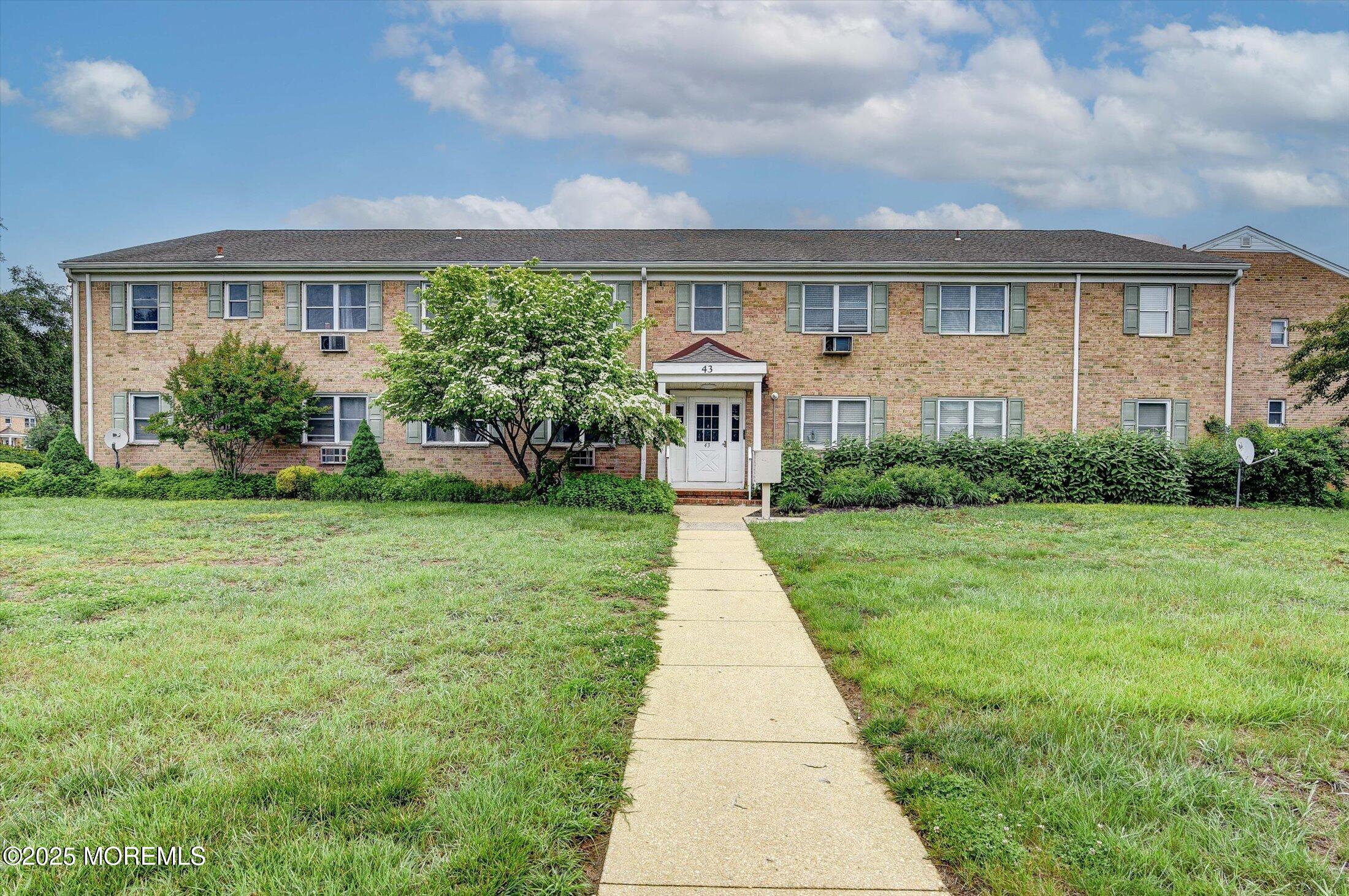 43 Manchester Court #F, Freehold, New Jersey image 1