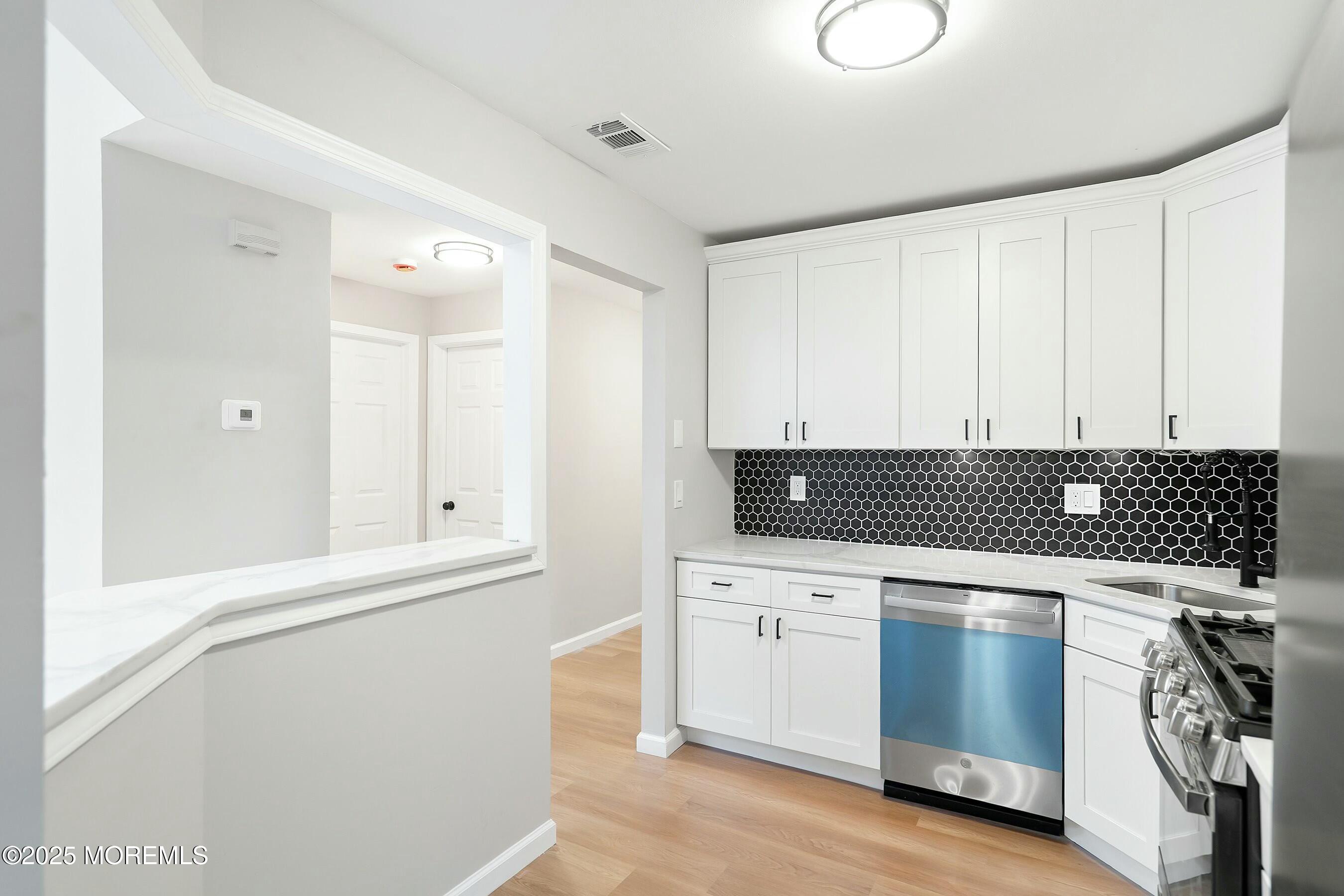 2212 Candlelight Court #2212, Helmetta, New Jersey image 9
