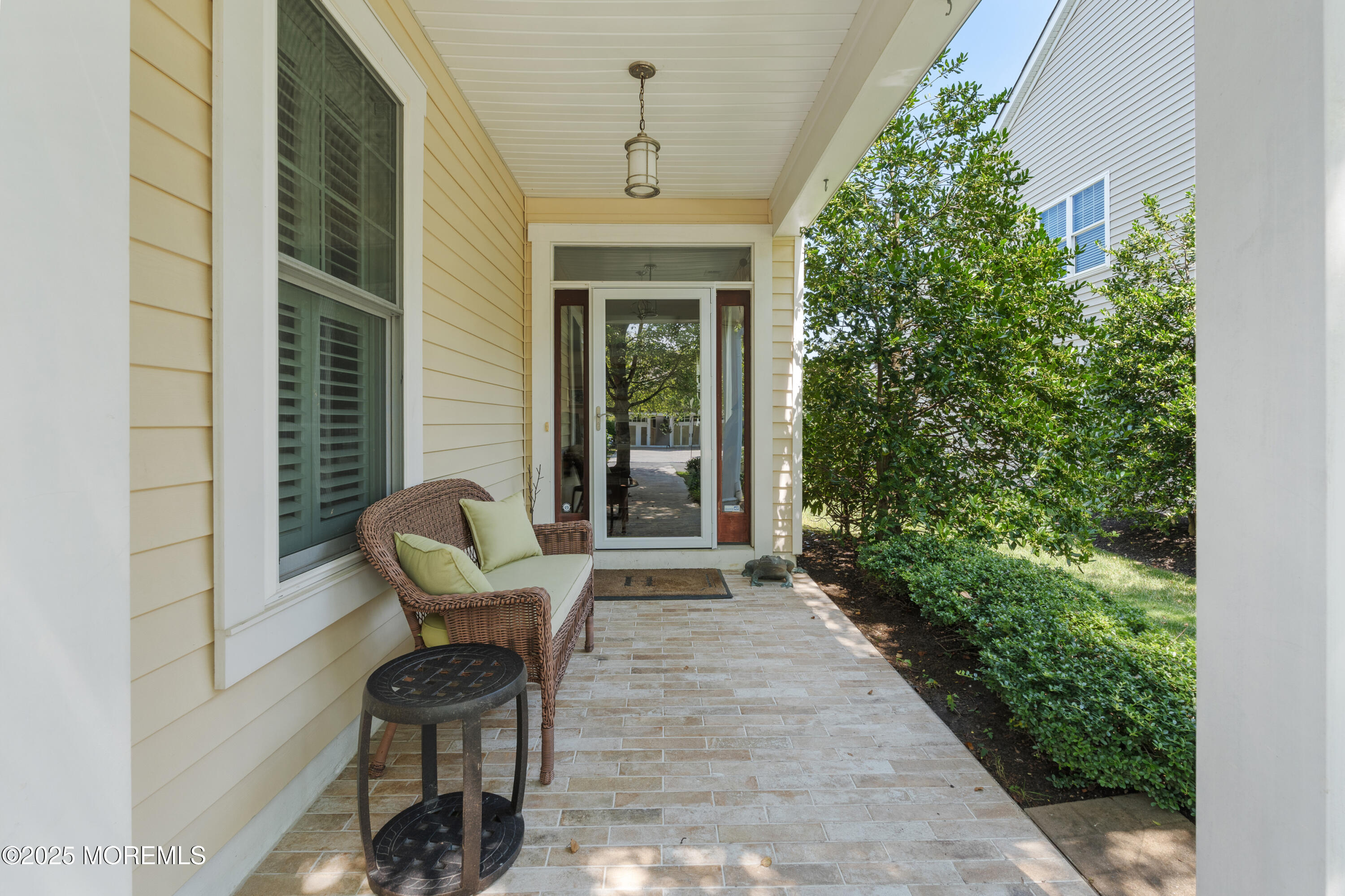 19 Iselin Lane