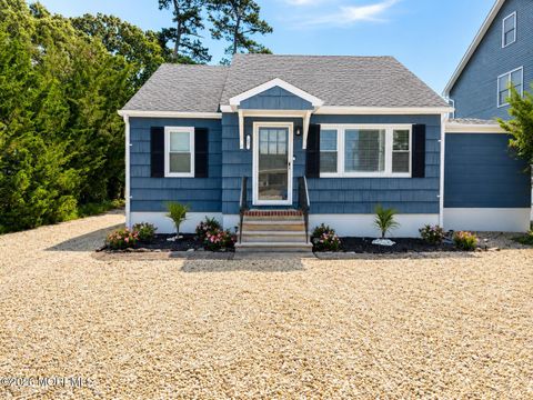 Homes For Sale - 22 Woodhaven Road<br/> Toms River, NJ 08753