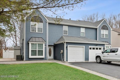 Photo of 16 Longbrooke Lane #16, Freehold, NJ 07728 (MLS # 22536579)