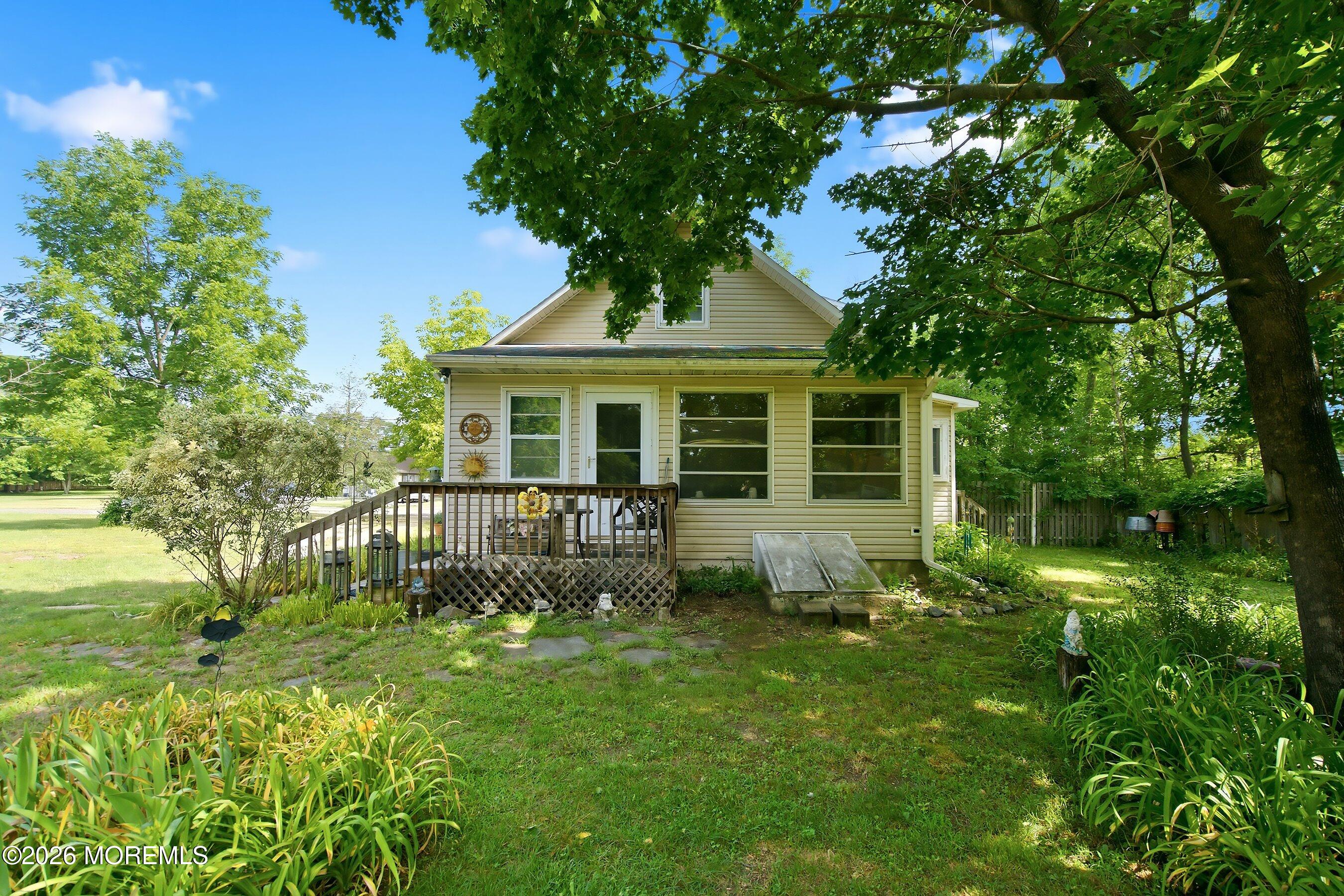 14 Sunset Avenue