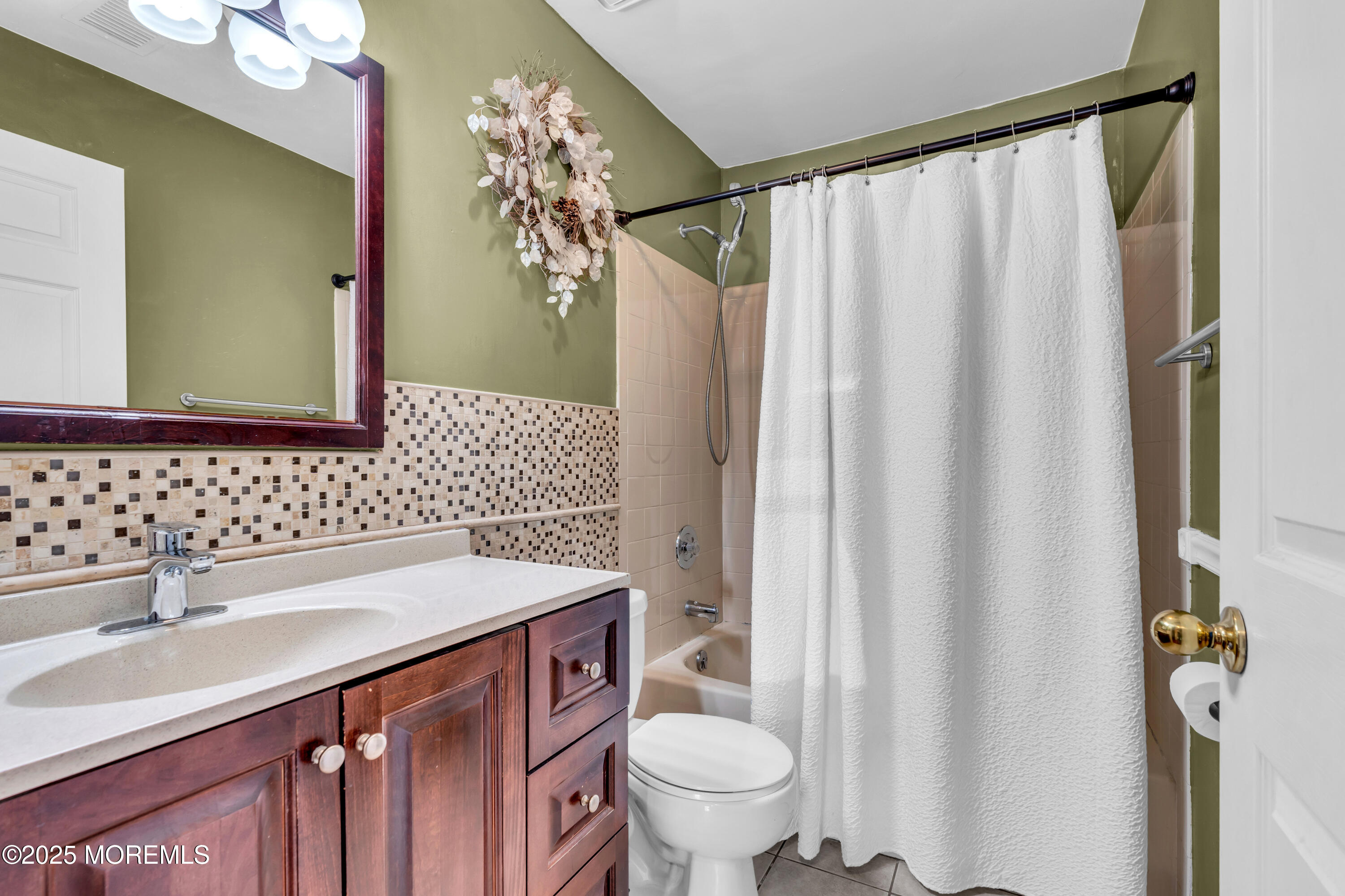 83 Nicole Court, Old Bridge, New Jersey image 10