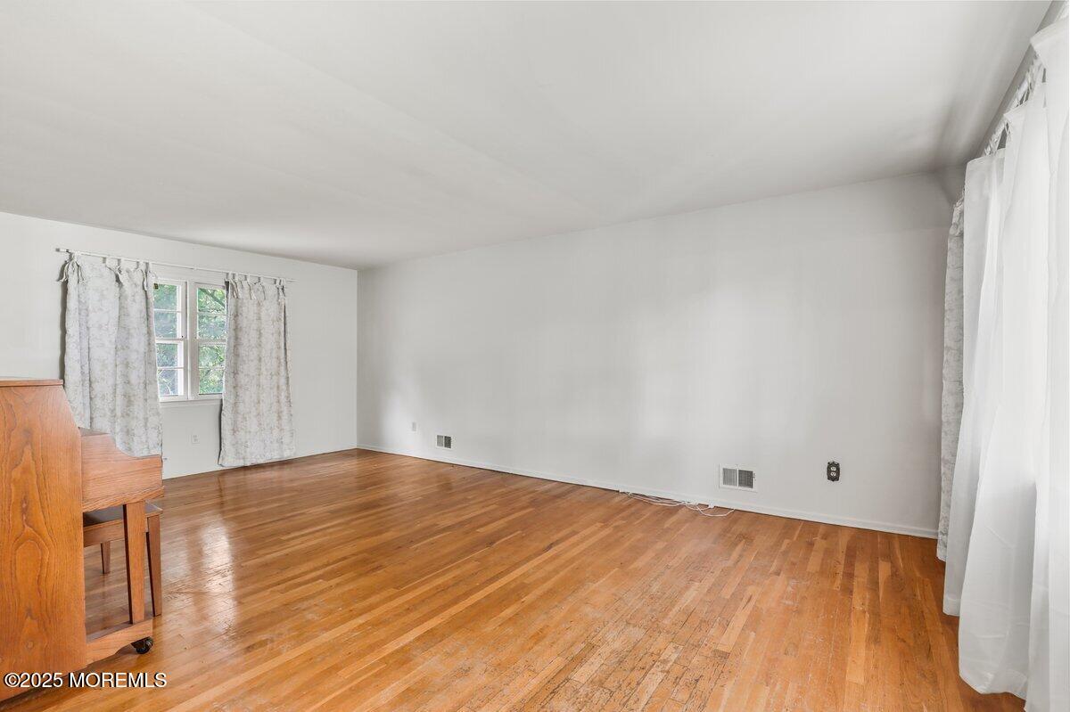 12 Meadowbrook Lane