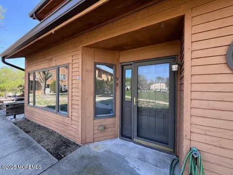 MLS: 22505257