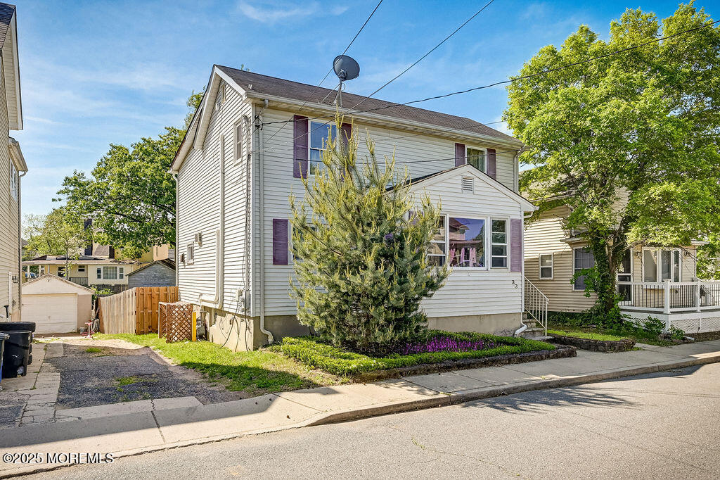 33 Oak Street
