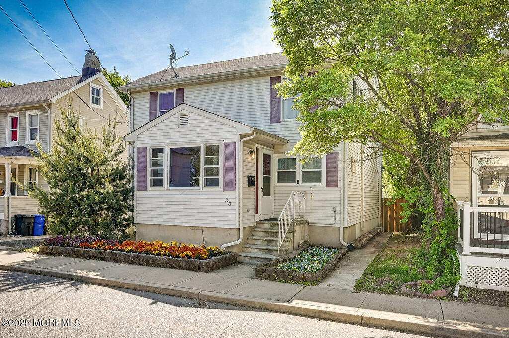 33 Oak Street