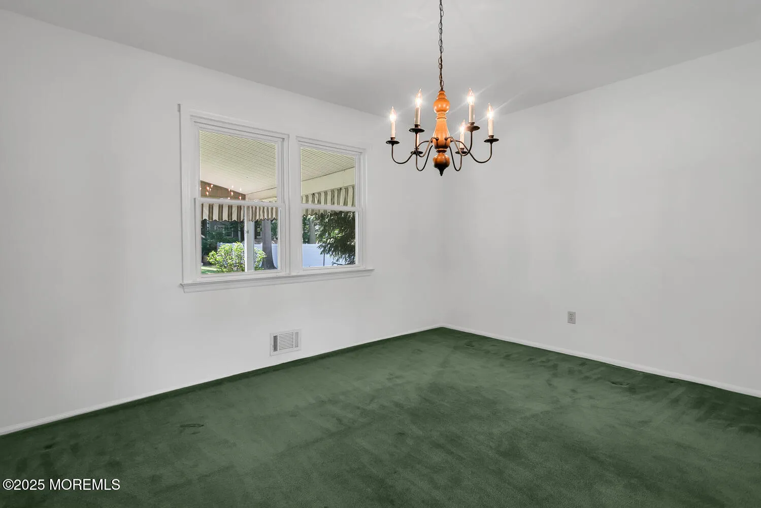 Eatontown, New Jersey 07724, United States, 4 Bedrooms Bedrooms, ,3 BathroomsBathrooms,Residential,Active,160203