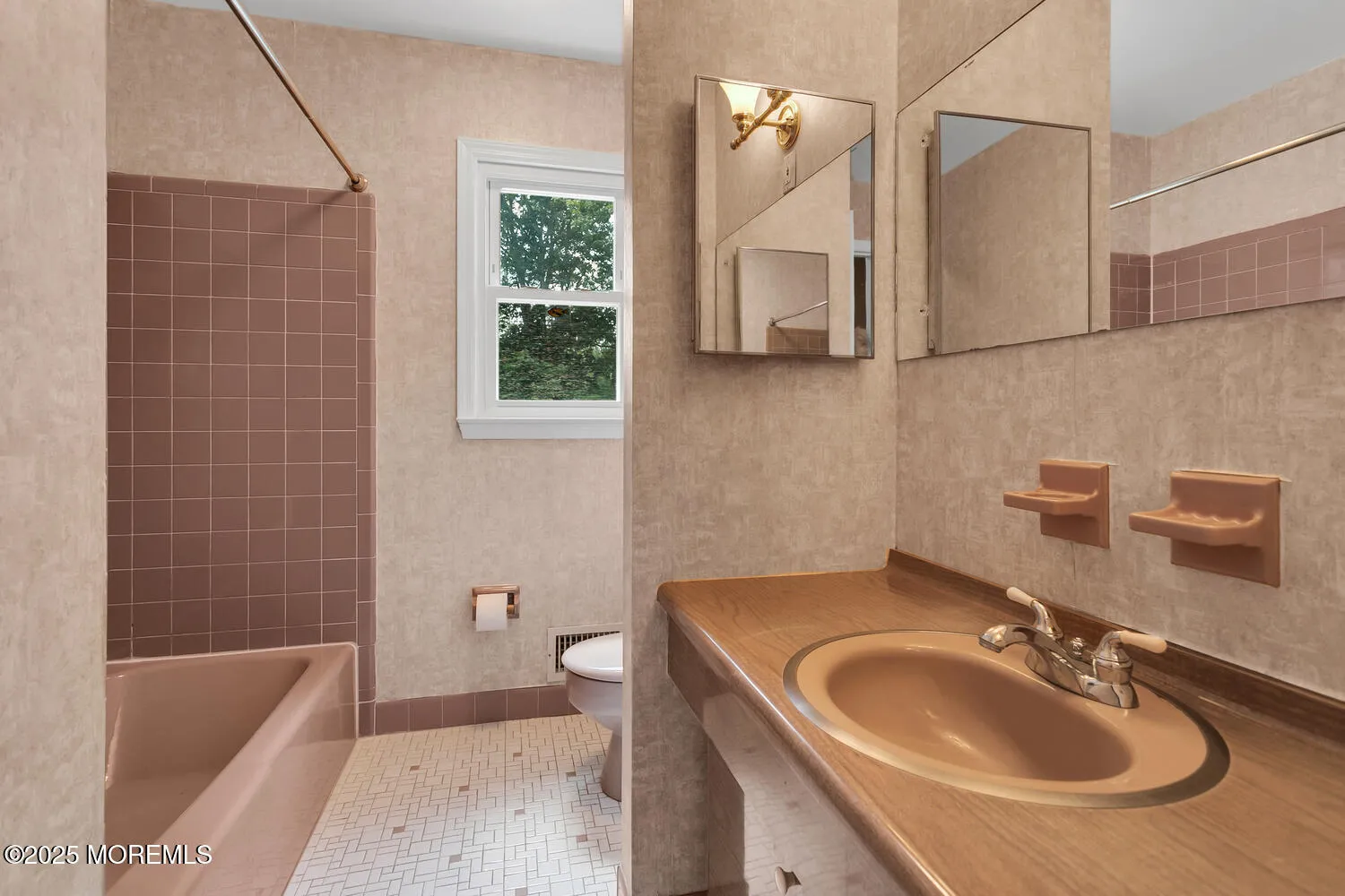 Eatontown, New Jersey 07724, United States, 4 Bedrooms Bedrooms, ,3 BathroomsBathrooms,Residential,Active,160203