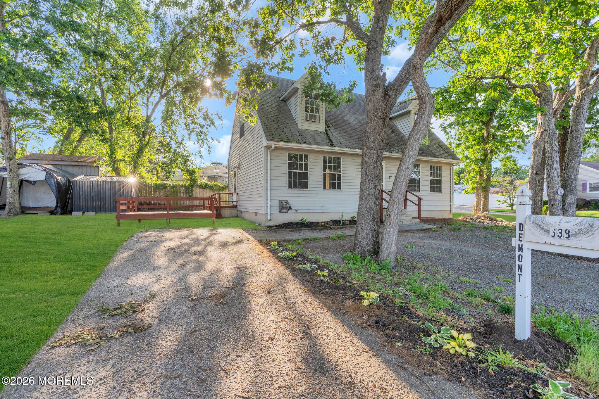 638 Demont Street