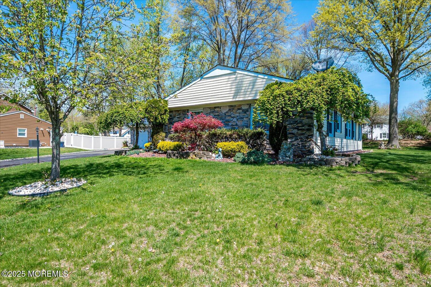 14 Clinton Drive, Manalapan, New Jersey image 4